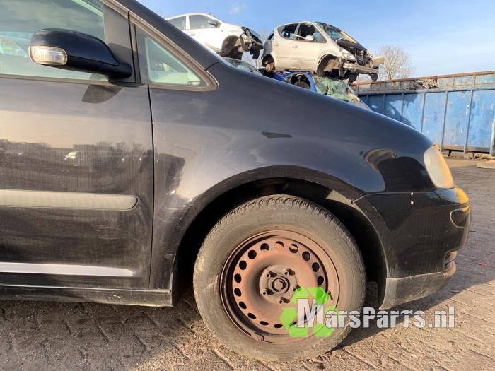 Scherm rechts-voor van een Volkswagen Touran (LC9Z), Auto-onderdelen, Carrosserie en Plaatwerk, Gebruikt, -, Volkswagen, -