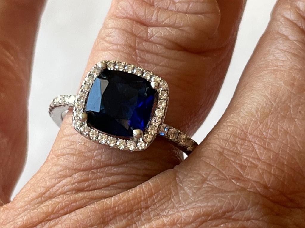 Prachtige Zilveren Ring met Saffier en Zirkonia, Maat 18,25, 18 tot 19, Verzenden, Zo goed als nieuw, Met edelsteen