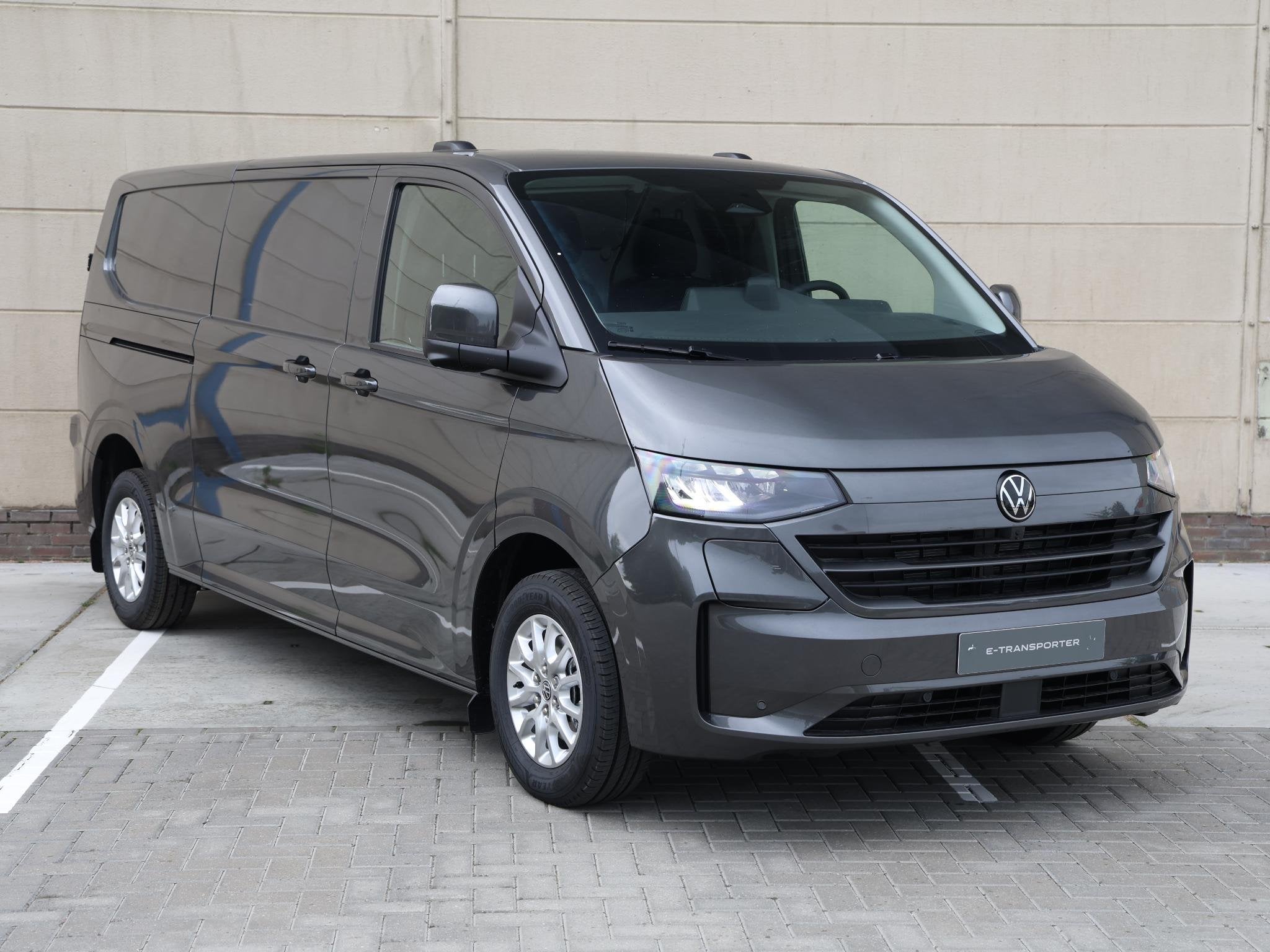 Volkswagen Transporter Style 2.5 eHybrid 233PK L2 Automaat |, Auto's, Automaat, 4 cilinders, Volkswagen, Bedrijf