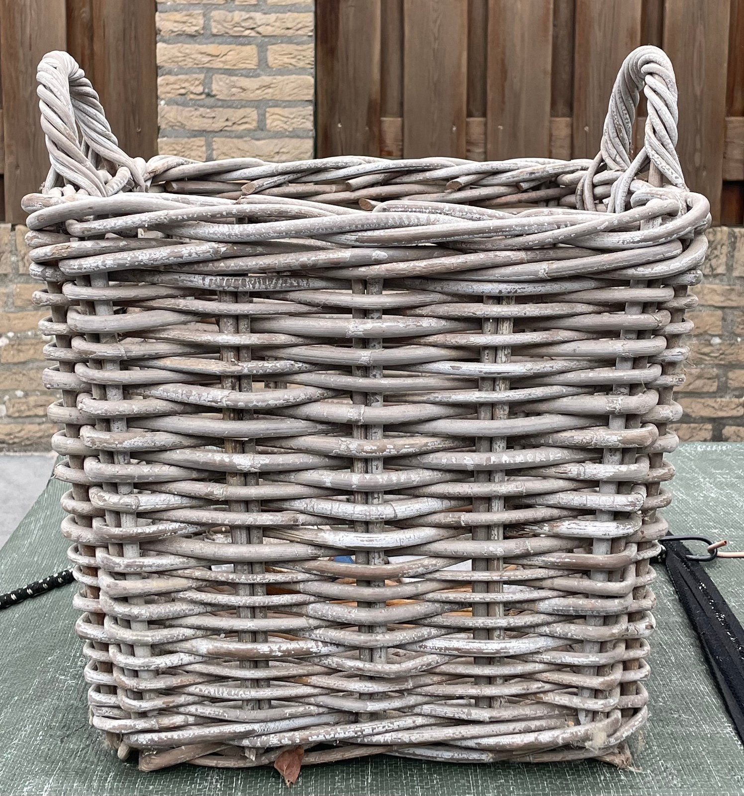 Grijze rotan mand met handvatten, Ophalen, Zo goed als nieuw, Rond, Riet