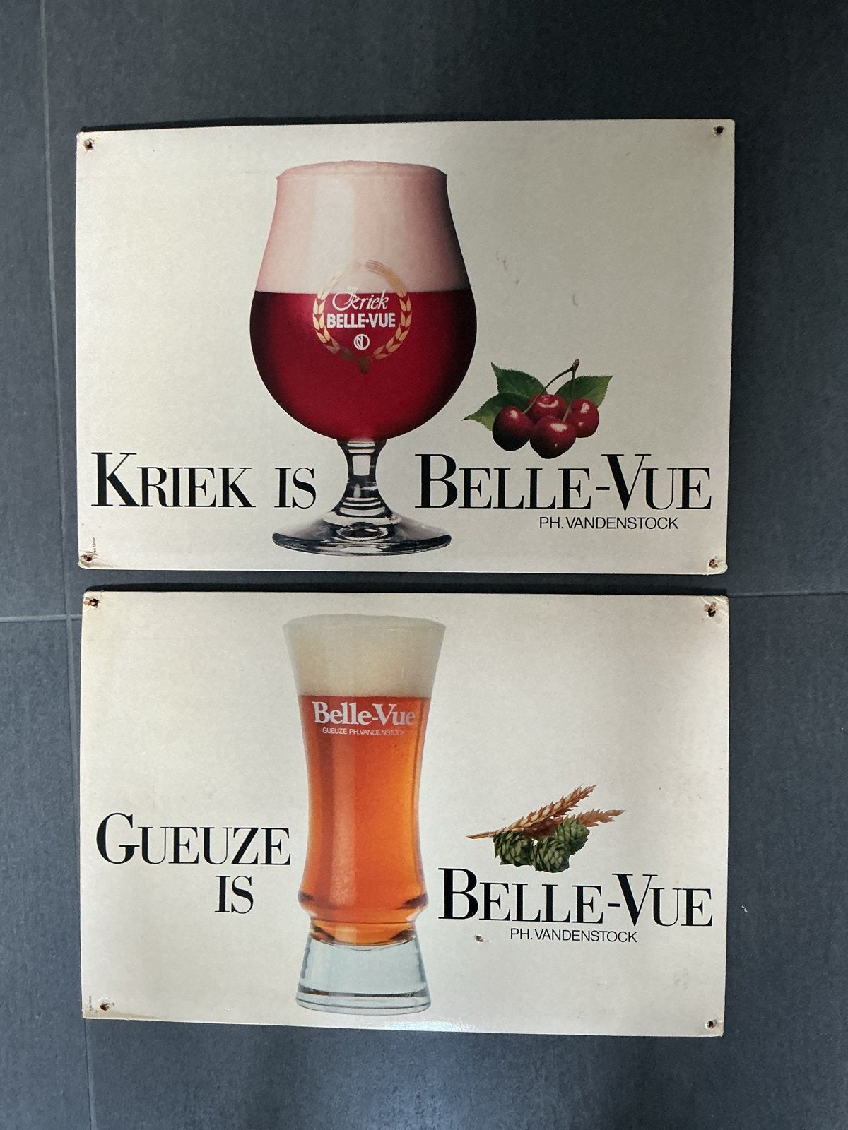 Vintage Belle-Vue reclameborden - Kriek en Gueuze - Jean Bin, Ophalen of Verzenden, Gebruikt, Reclamebord