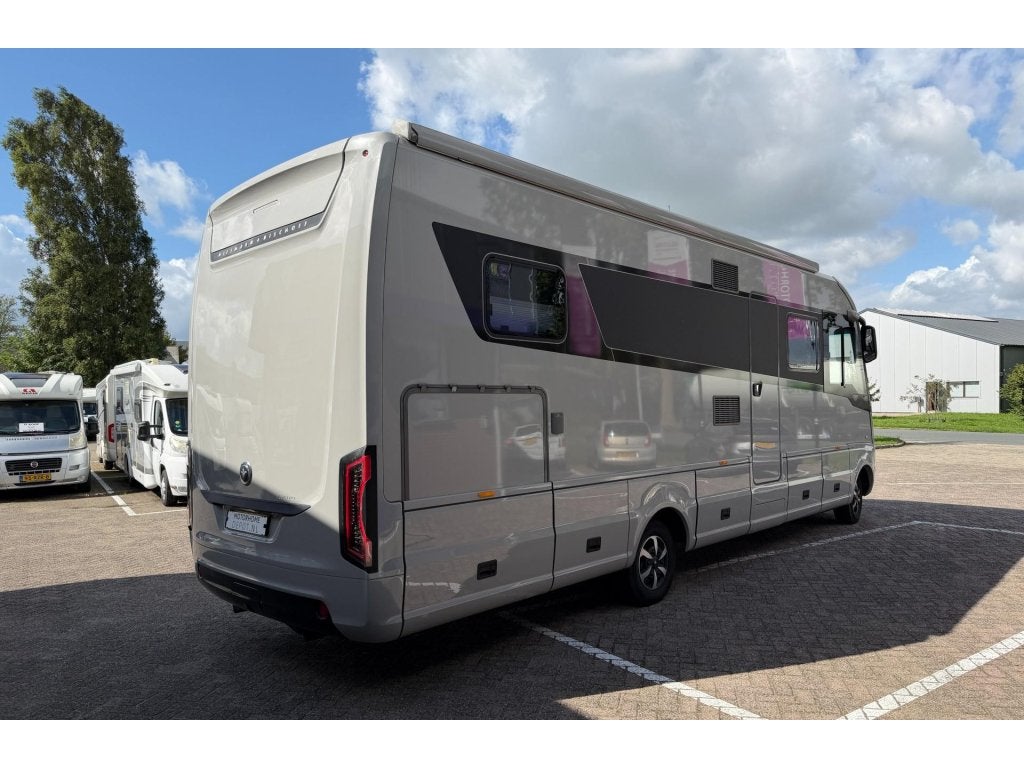 Niesmann+Bischoff Flair 880, Niesmann+Bischoff, Watertank (Schoon), Tot en met 2, Diesel