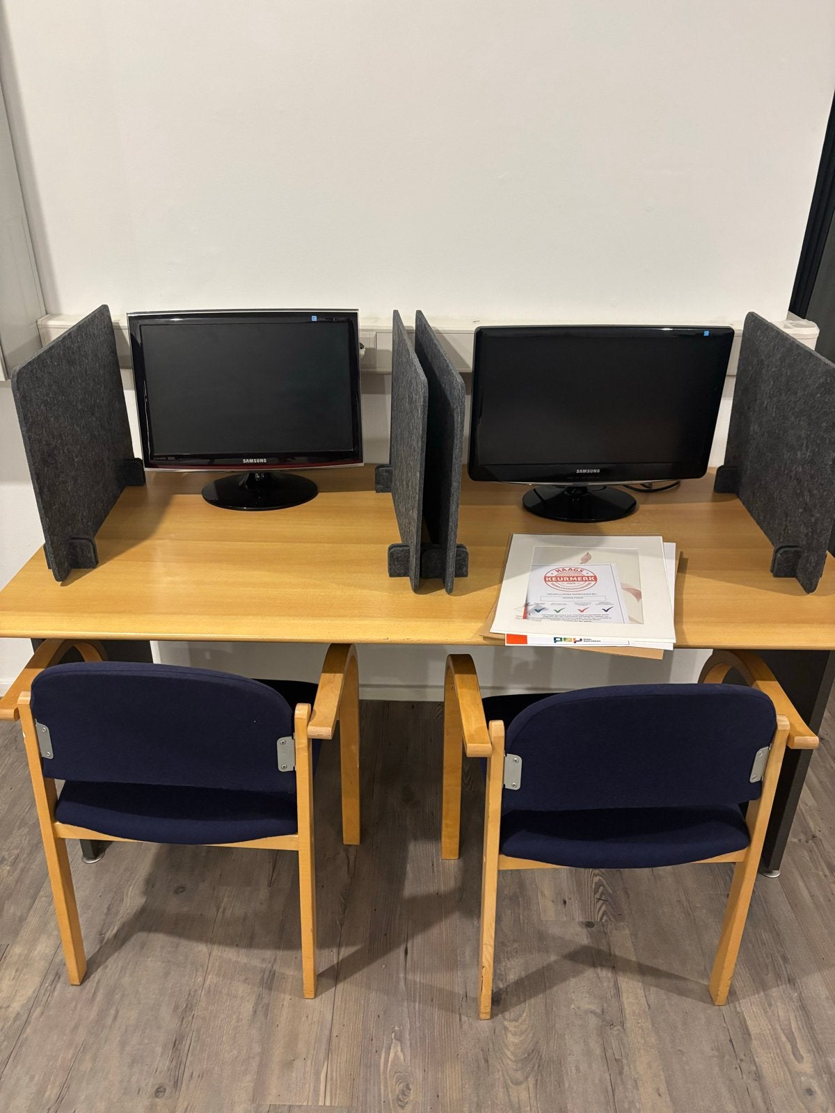 Bureau met scheidingswanden, Ophalen, Gebruikt, Bruin, Overige merken