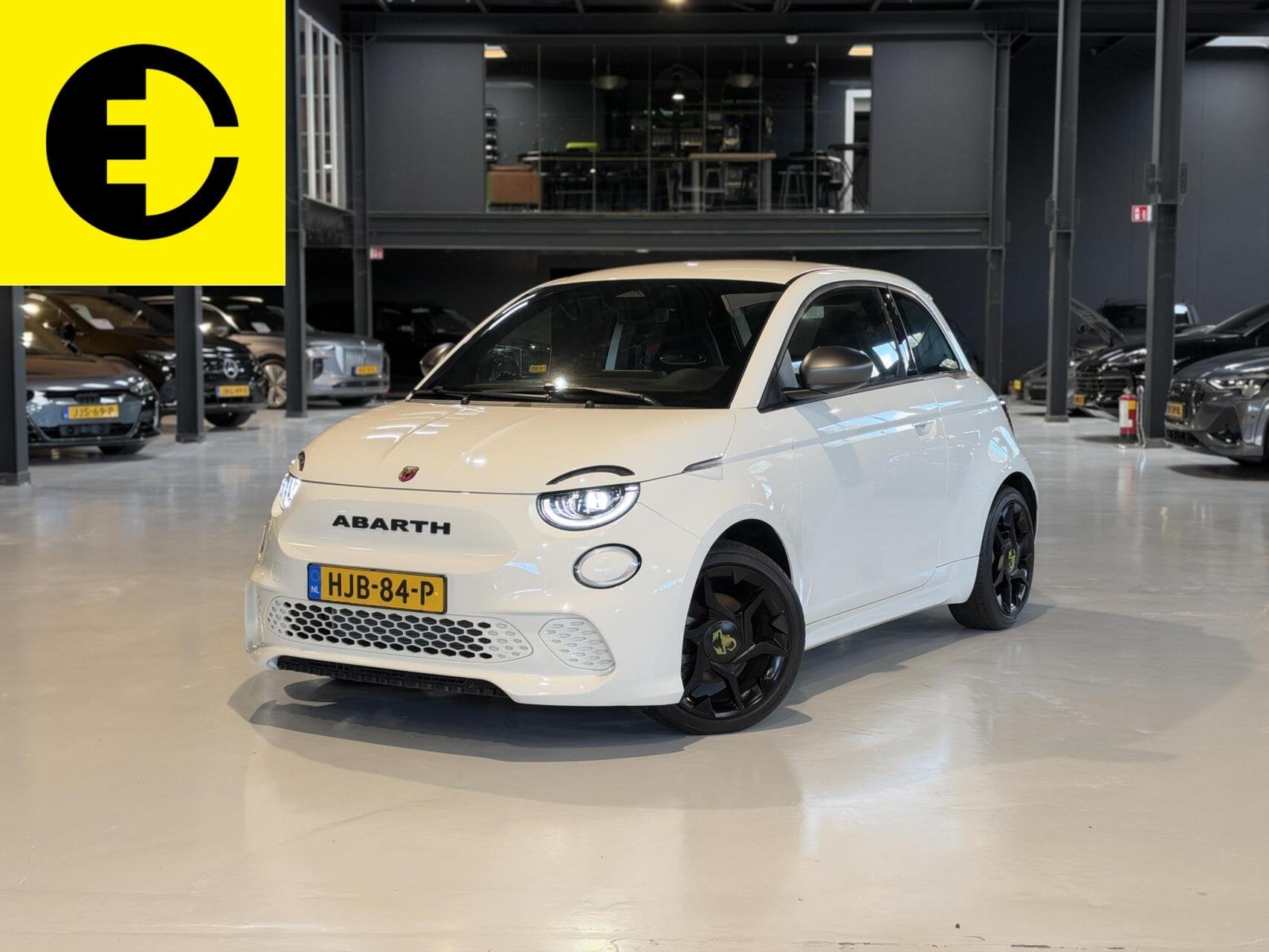 Fiat 500 Abarth Turismo 42 kWh | Sport stoelen | PDC | Abart, Auto's, Gebruikt, 4 stoelen, Wit, Leder