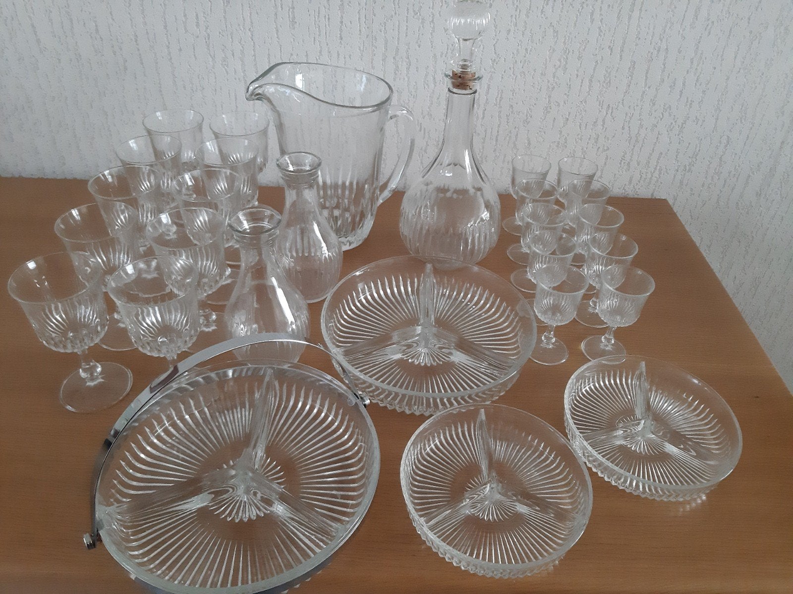 Vintage Glasservies 37 delig: Partyschalen, Glazen, Karaffen, Ophalen