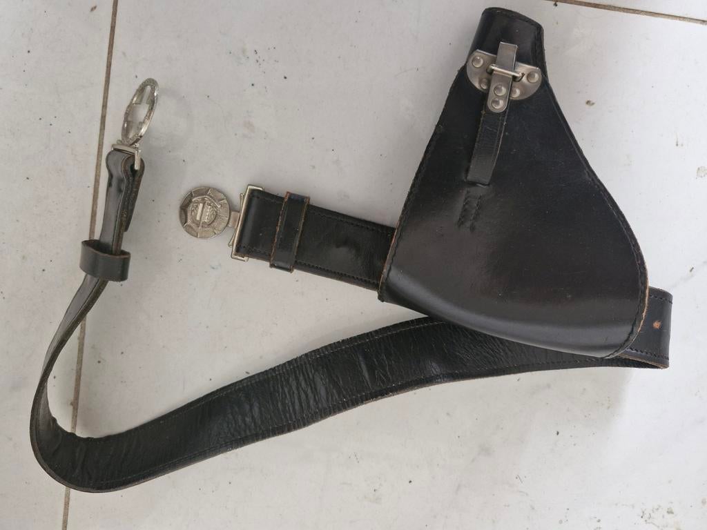 Riem met holster en embleemsluiting, Ophalen of Verzenden, Landmacht, Nederland, Kleding of Schoenen