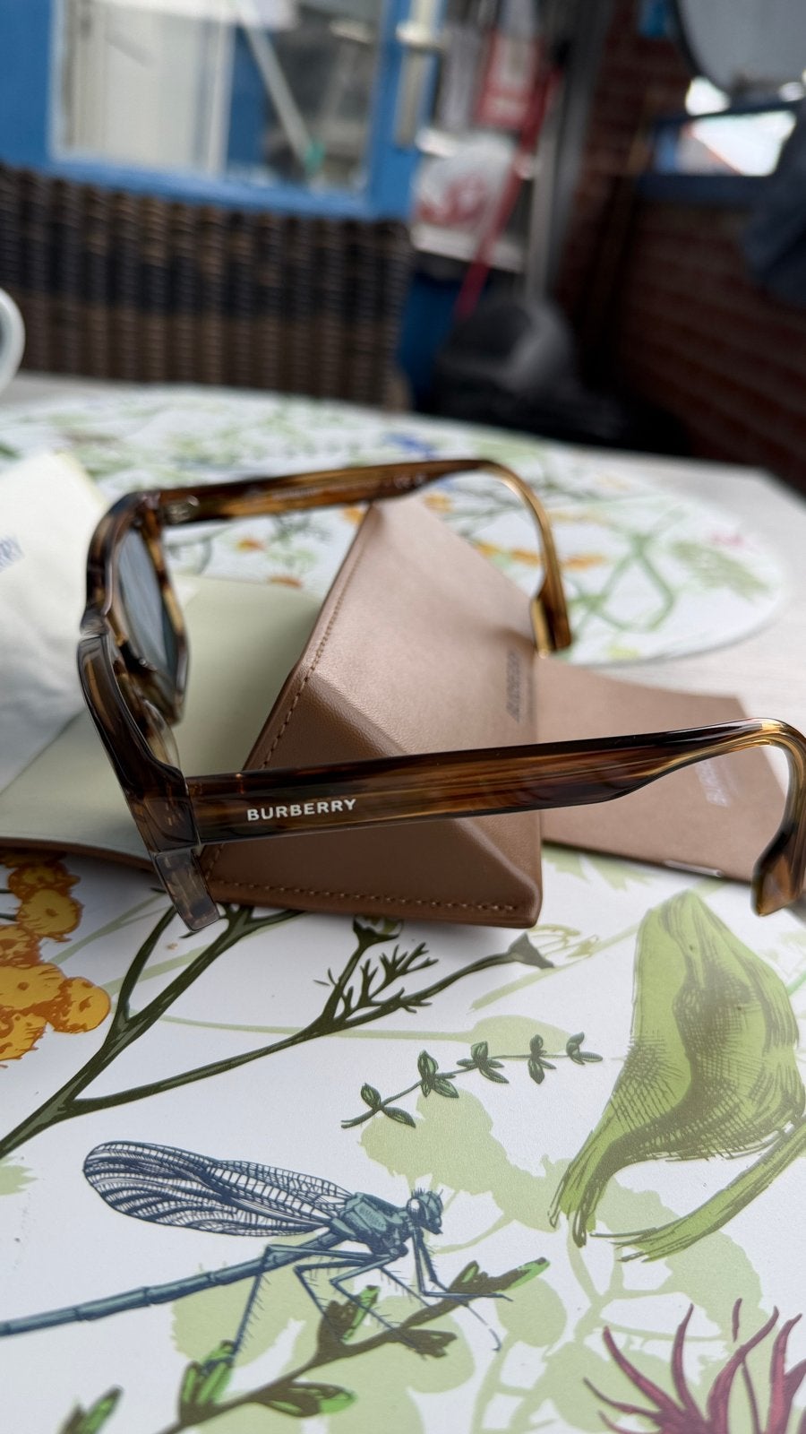 Burberry Zonnebril - Stijlvol en Zo Goed als Nieuw, Overige merken, Zonnebril, Bruin, Ophalen of Verzenden