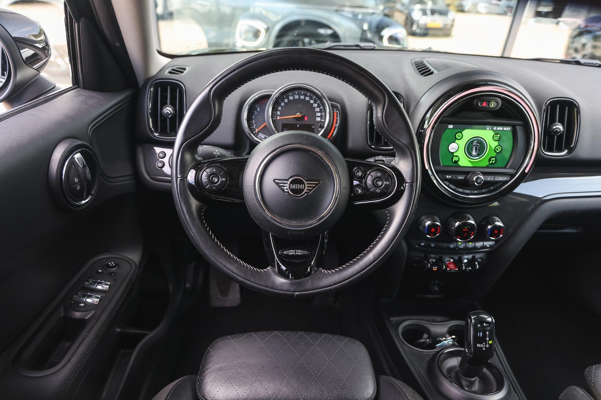 MINI Countryman Cooper Automaat / Comfortstoelen / Stoelverw, 136 pk, Gebruikt, Countryman, Zwart