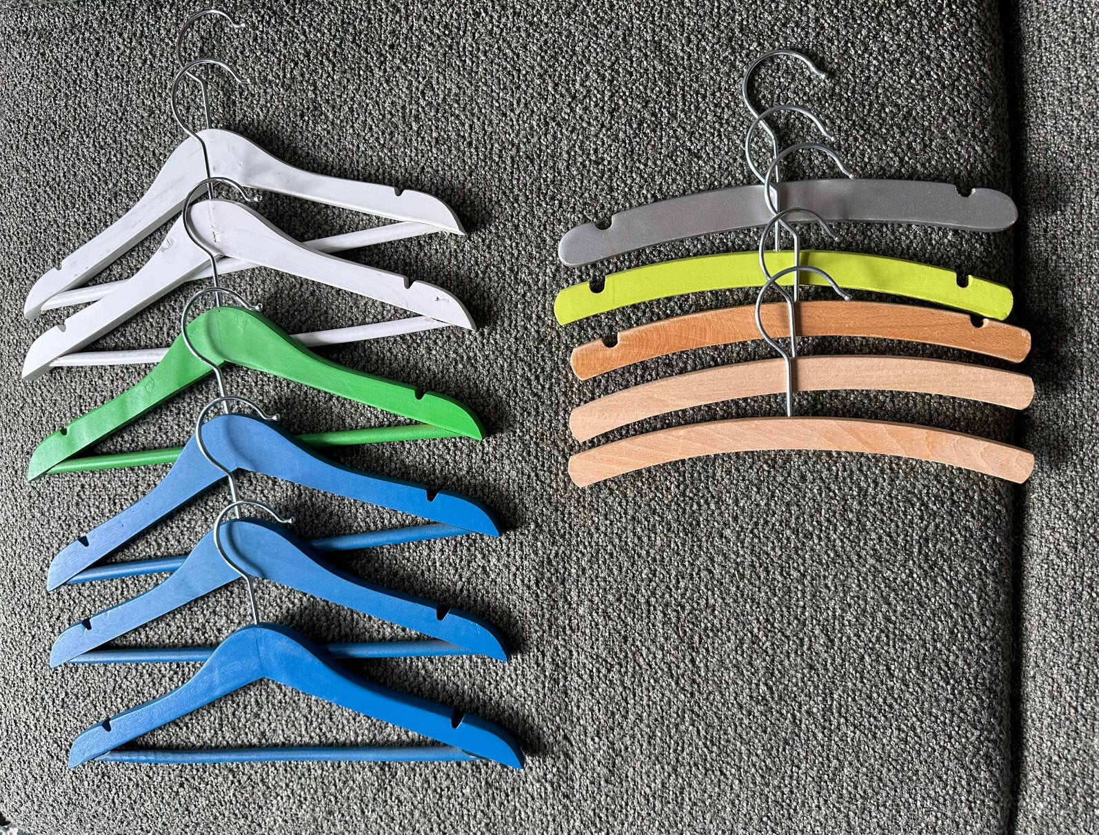 11 Kleerhangers baby/kind, Kleding | Dames, Kledinghangers, Ophalen, Zo goed als nieuw, Hout, Kinderen