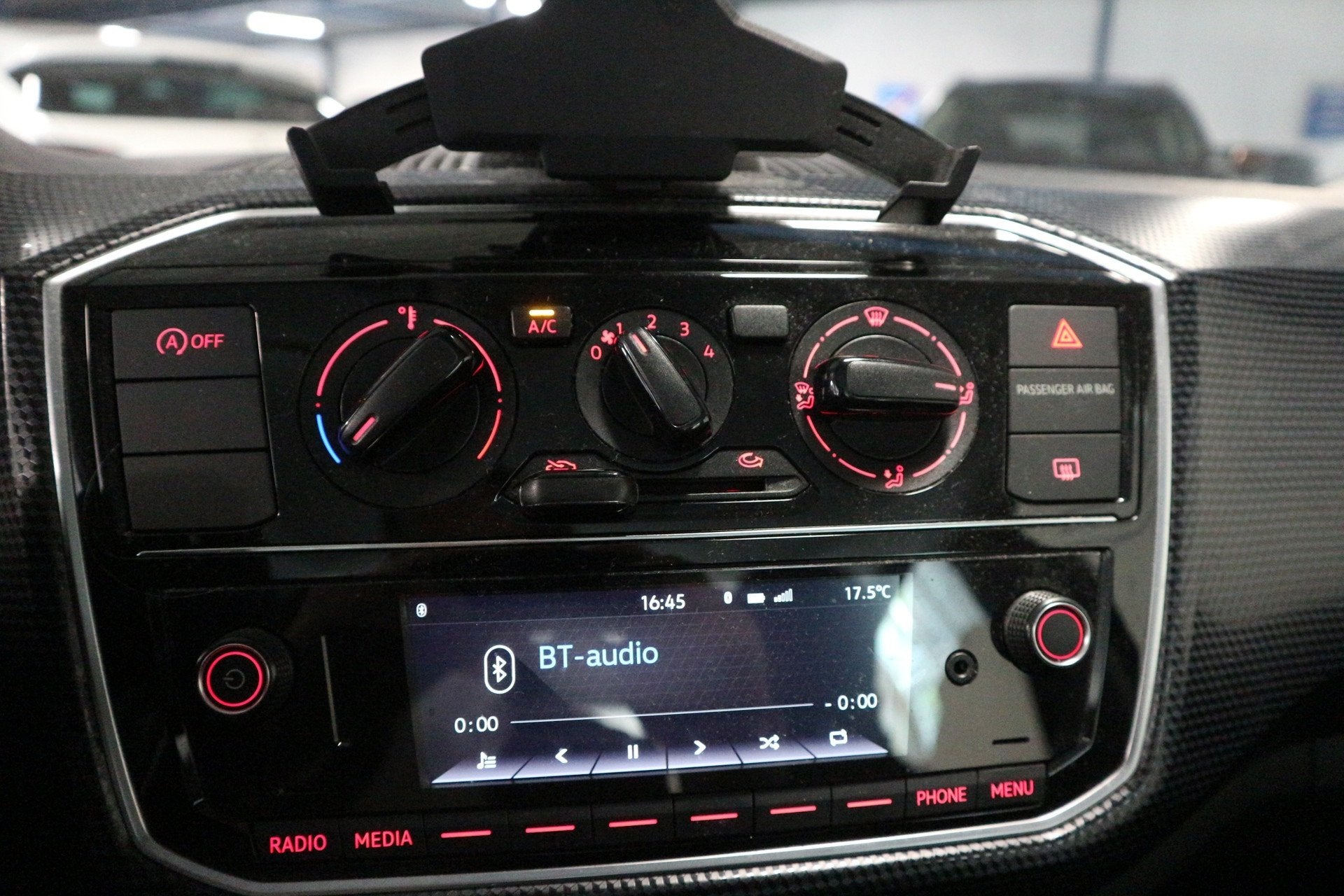 Volkswagen Up! 1.0 BMT move up! / NAP / VELG / AC / NIEUWE A, Auto's, Gebruikt, Zwart, Origineel Nederlands, Handgeschakeld