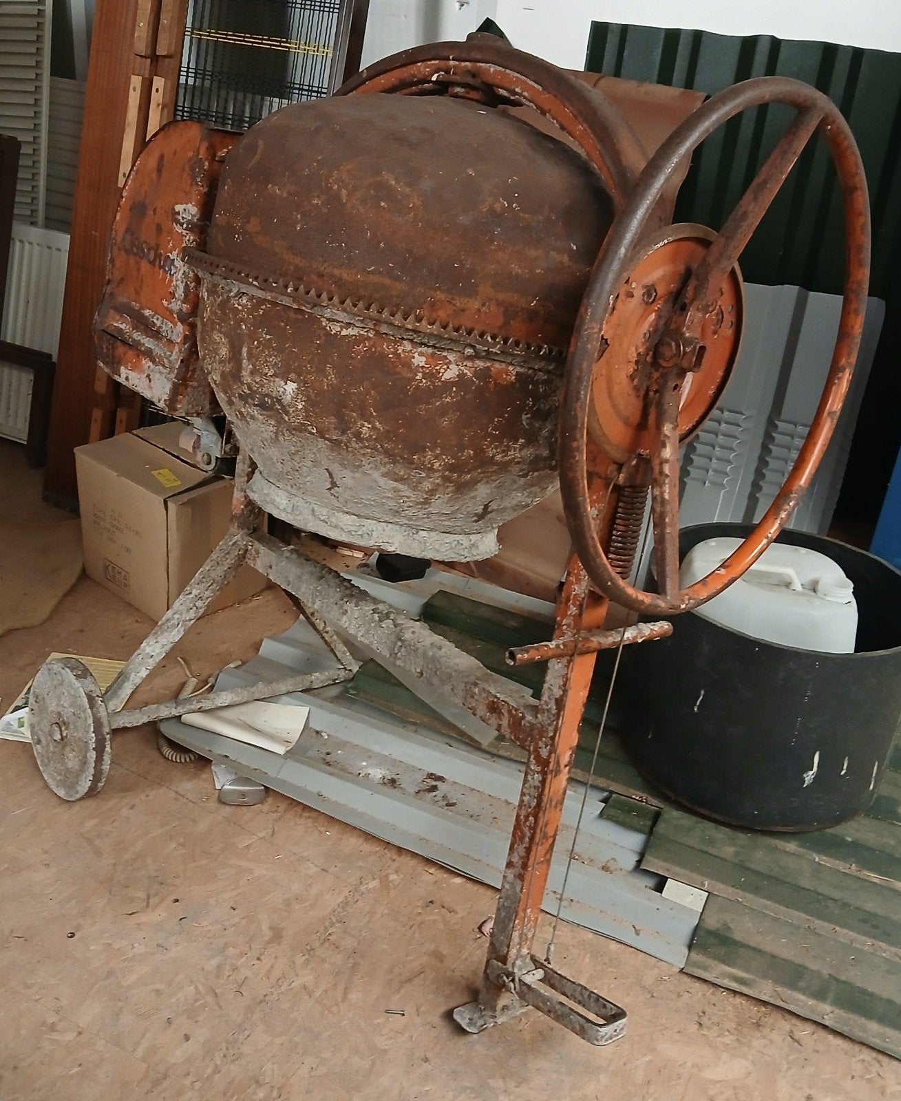 Lescha specie-molen - Voor de doe-het-zelver, Doe-het-zelf en Verbouw, Betonmolens, Ophalen, Gebruikt
