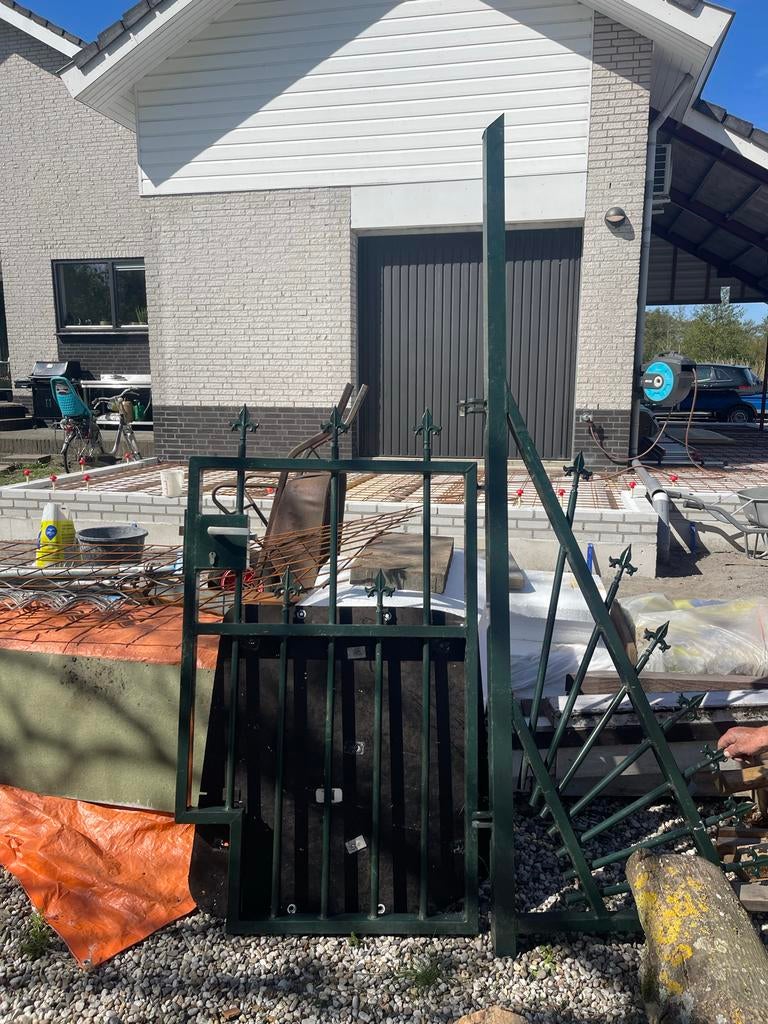 2 groene tuinhekken met sierpunten, Tuin en Terras, Tuinhekken en Hekwerk, Ophalen, Gebruikt, IJzer, Tuinhek