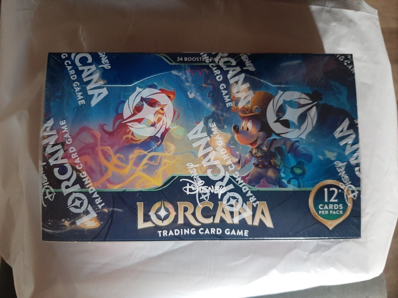 Disney lorcana whispers in the well booster box, Ophalen, Nieuw