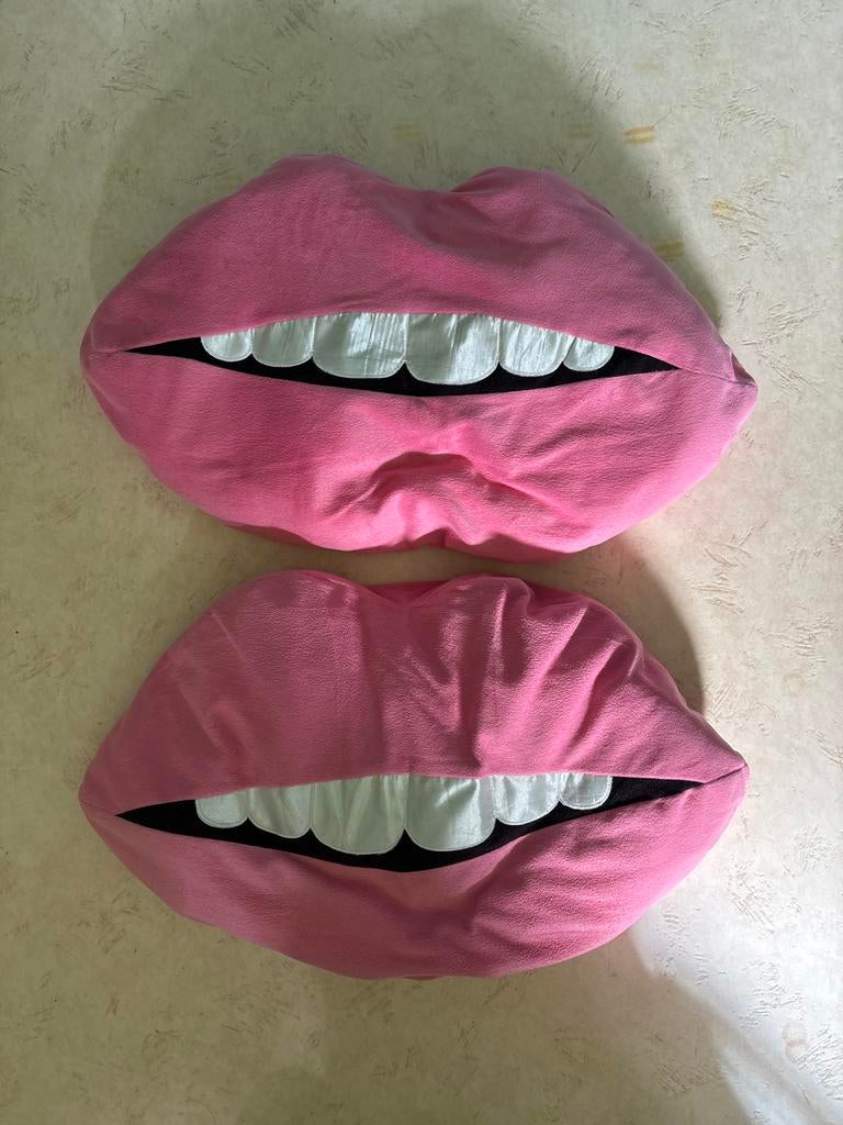 Ikea Roze Lippen Kussens - Set van 2, Ophalen of Verzenden, Zo goed als nieuw, Roze, Overige vormen