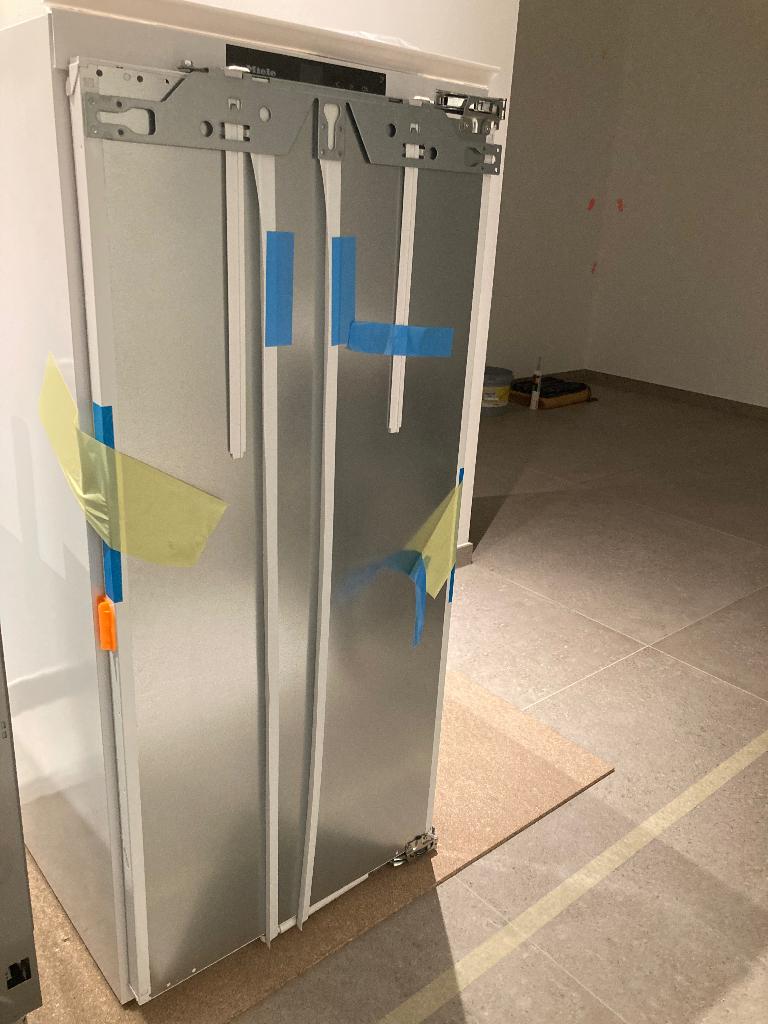 NIEUWE KOELKAST MIELE, Witgoed en Apparatuur, Ophalen, Zonder vriesvak, 120 tot 140 cm, 200 liter of meer