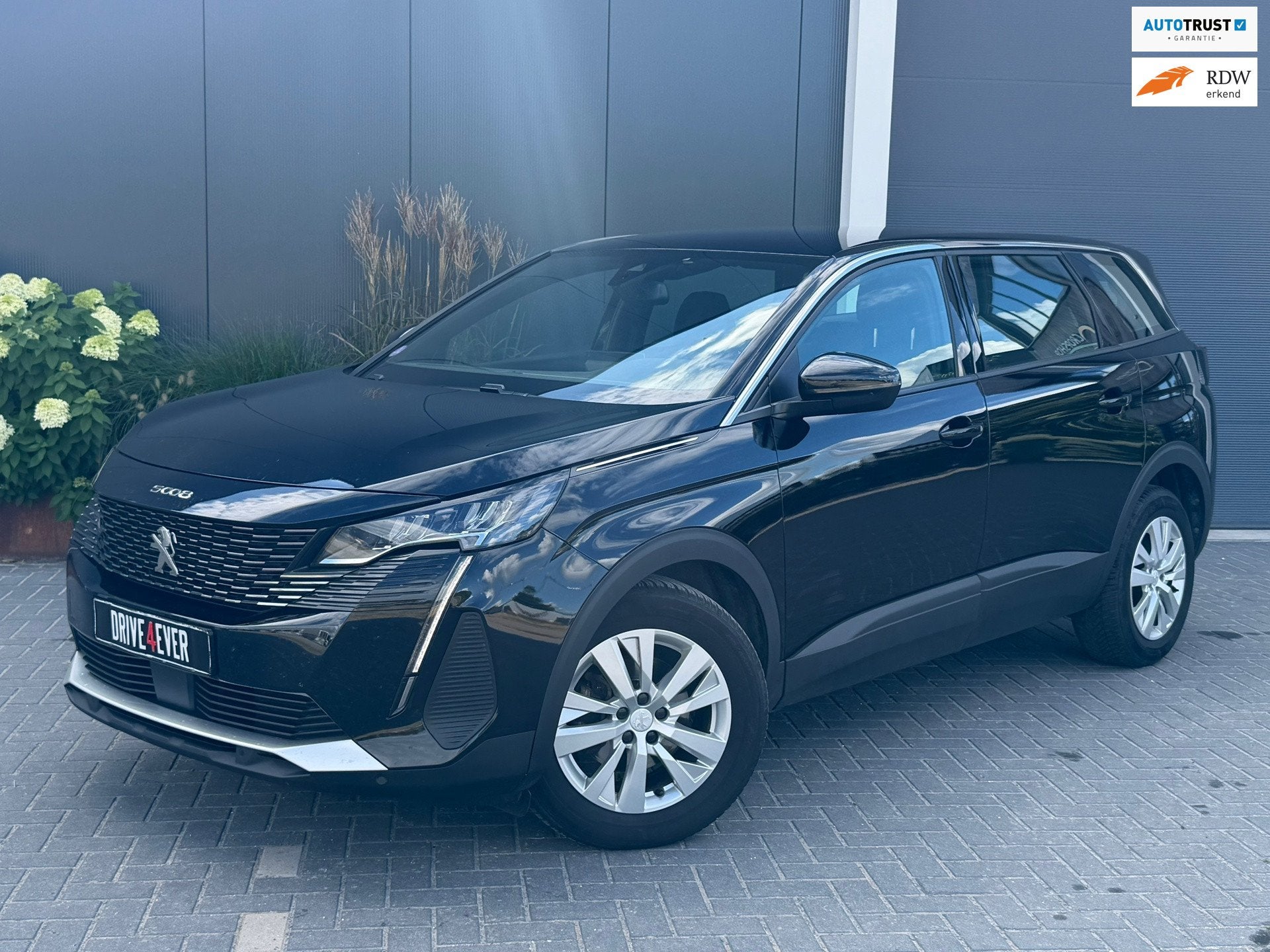 Peugeot 5008 1.2 PureTech Active 7p 11-23 NAVI|360CAMERA|SPO, Auto's, Peugeot, Stof, Gebruikt, Zwart, 1199 cc