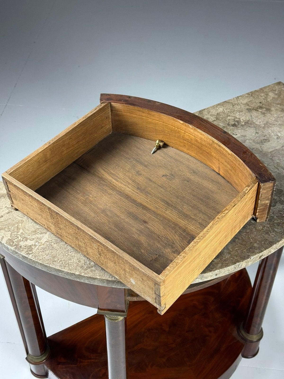 Empire halve maan sidetable mahonie, Antiek en Kunst, Ophalen of Verzenden