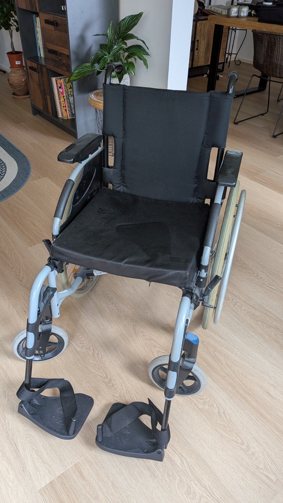 demontabele rolstoel, Ophalen