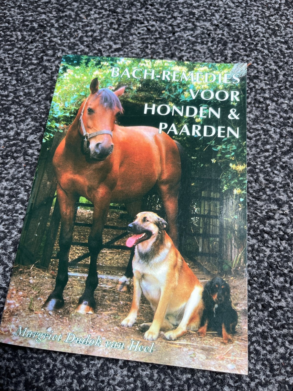 M. Dudok van Heel - Bach-remedies voor honden en paarden, Ophalen of Verzenden, Zo goed als nieuw, M. Dudok van Heel