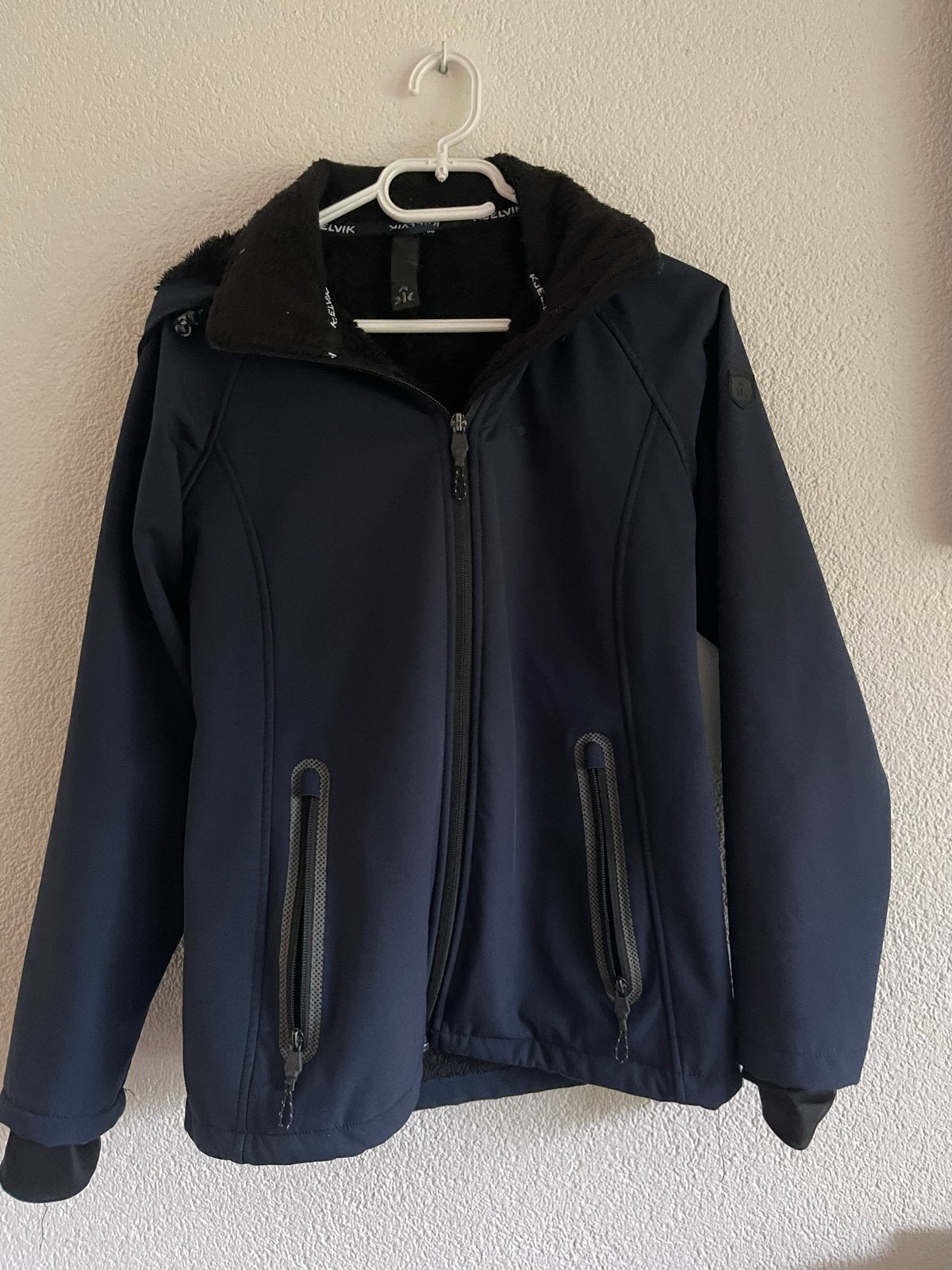 Kjelvik Softshell Jas Maat 36 - Waterafstotend & Winddicht, Ophalen of Verzenden, Zo goed als nieuw, Maat 36 (S), Blauw