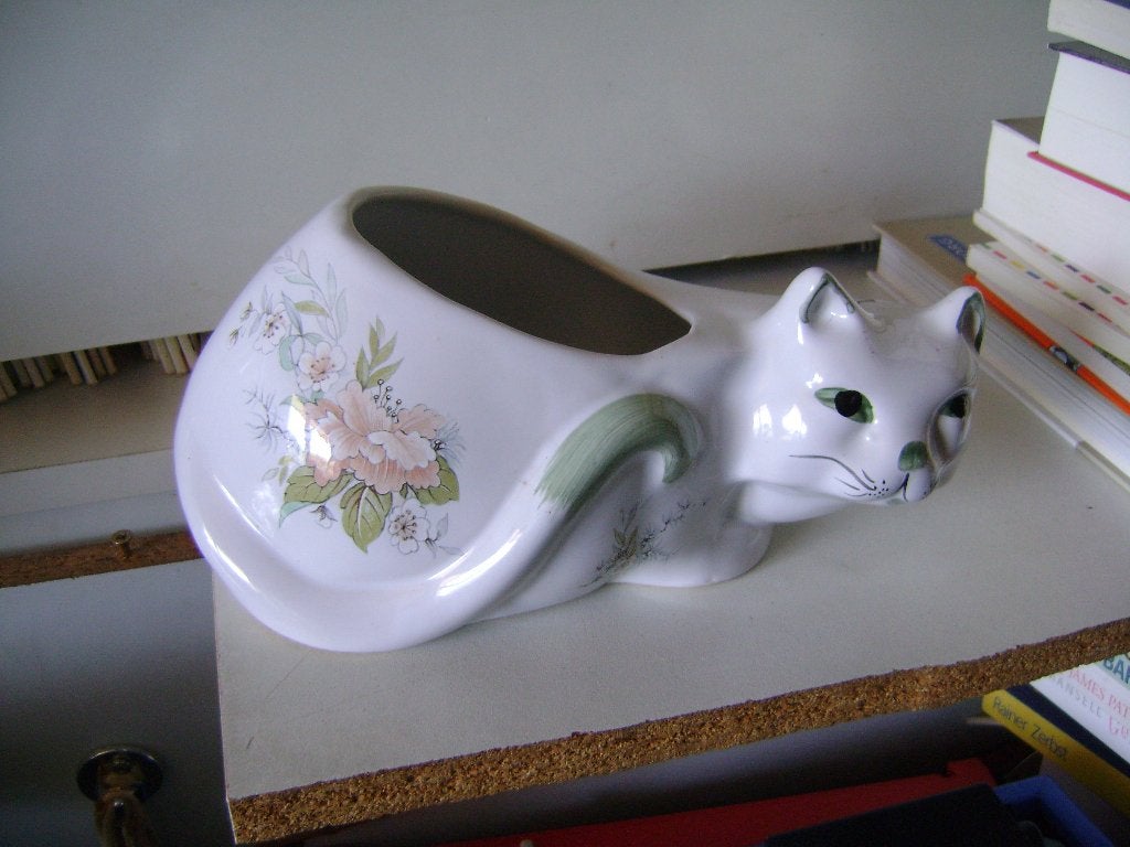Bloempot in de vorm van een kat.Bairstow's Manor Pottery, Gebruikt, Binnen, Ophalen of Verzenden, Overige vormen