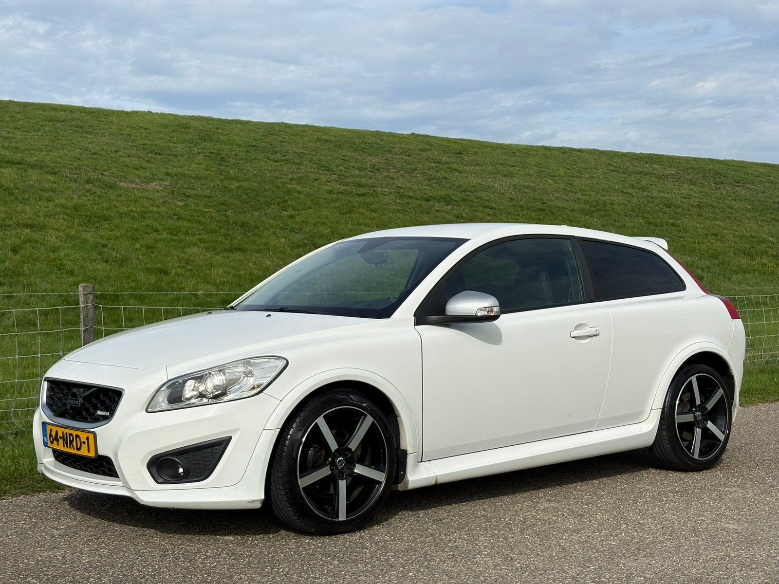 Volvo C30 1.6 R-Design 2010 Wit | 18 inch | Clima | Cruise!!, Auto's, Voorwielaandrijving, 4 cilinders, 4 stoelen, 100 pk