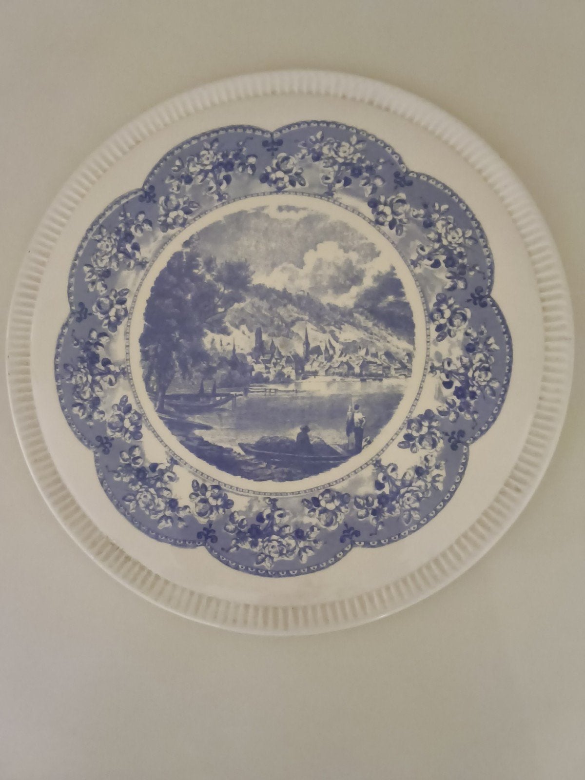 Antiek taartbord met blauw-wit landschap en bloemmotief, Ophalen of Verzenden