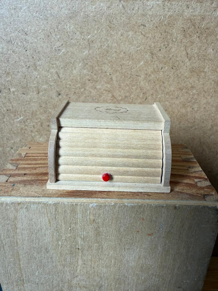 Bodo Hennig broodtrommel - hxbxd 2.9x5.2x3.6cm - hout, Verzamelen, Poppenhuizen en Toebehoren, Ophalen of Verzenden, Zo goed als nieuw