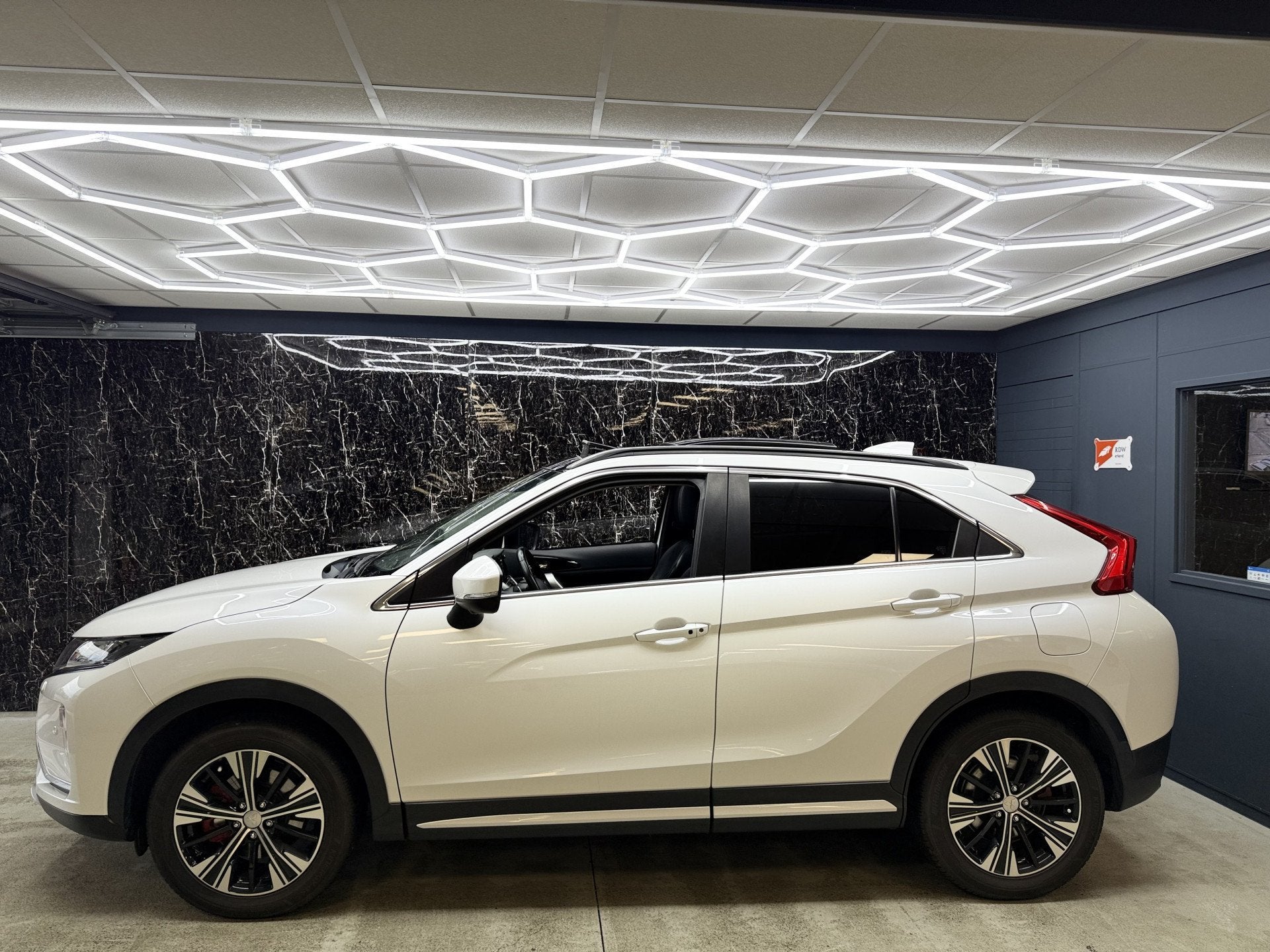 Mitsubishi Eclipse Cross 1.5 DI-T 4WD First Edition instyle, Auto's, Mitsubishi, Automaat, 4 cilinders, Wit, Bedrijf