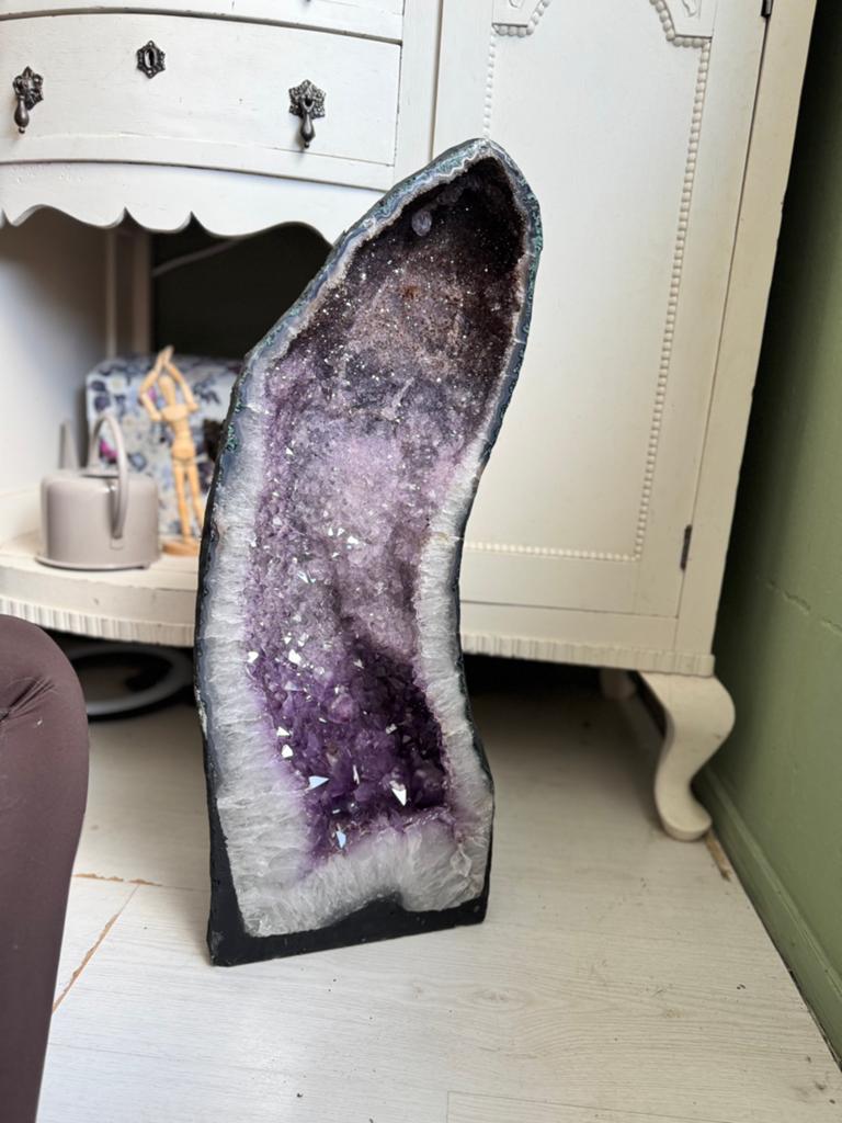 Mega Amethyst Cave 35KG 69CM Hoog - statement piece, Verzamelen, Mineralen en Fossielen, Ophalen of Verzenden, Mineraal