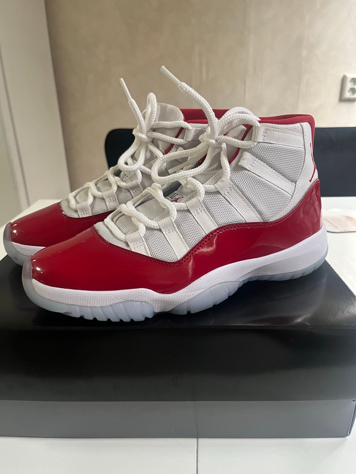 Jordan 11 retro - Cherry | maat 42,5, Kleding | Heren, Schoenen, Wit, Nieuw, Ophalen of Verzenden, Sneakers of Gympen