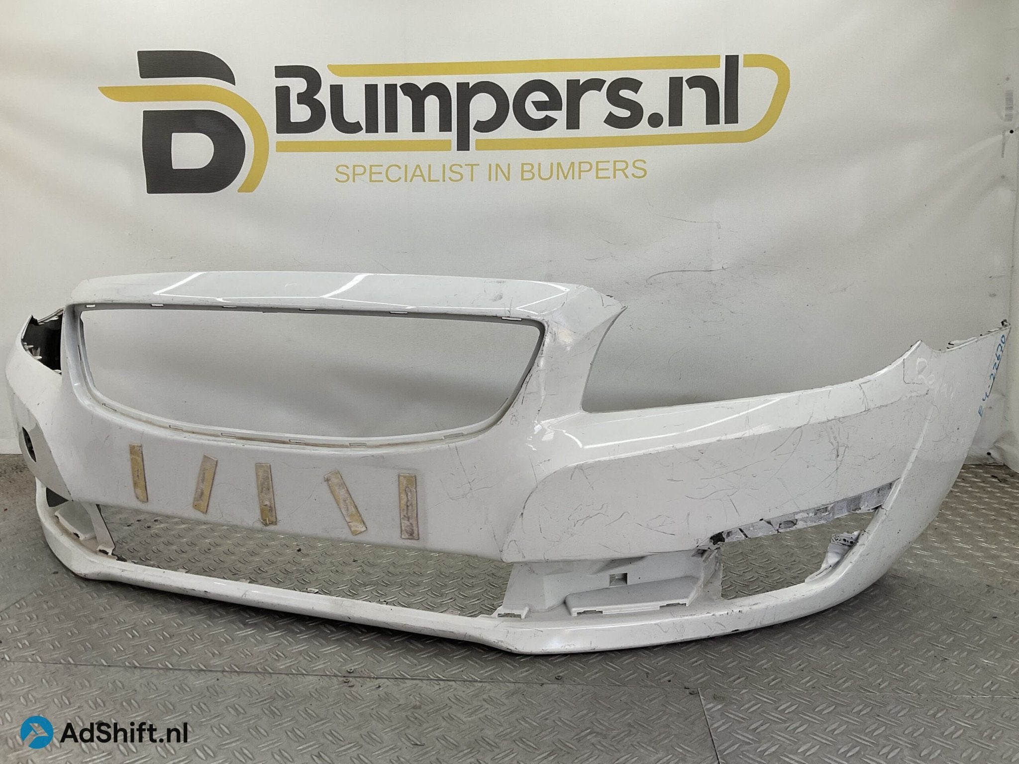 Bumper Volvo S80 V70 07-16 31353444 Voorbumper E4-22670, Bumper