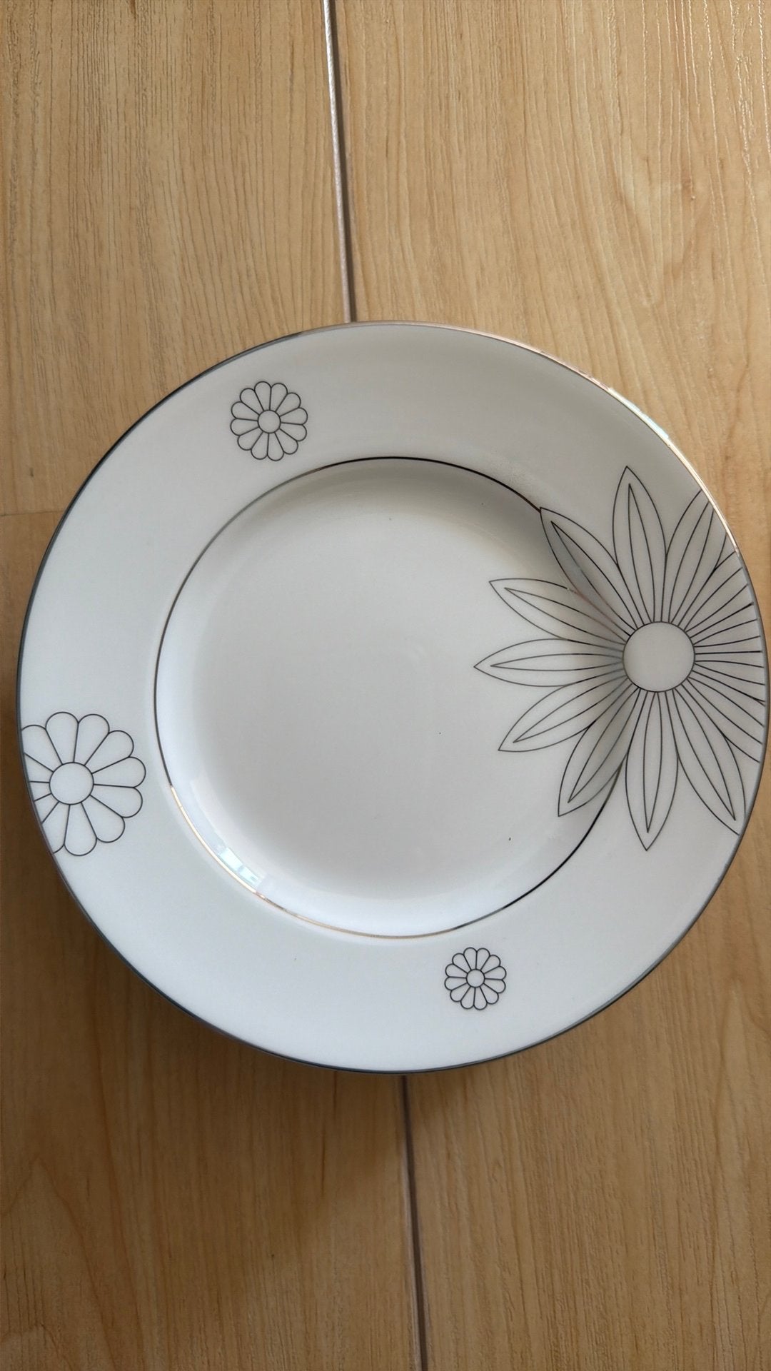 Wedgwood gebaksbordjes modern daisy porcelein 9x (nieuw!), Ophalen of Verzenden, Nieuw, Porselein, Bord(en)