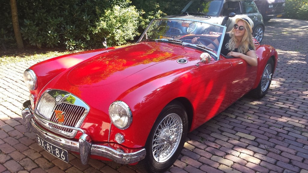 MG MGA (bj. 1957), compleet met softtop, Achterwielaandrijving, Zwart, Cabriolet, Open dak