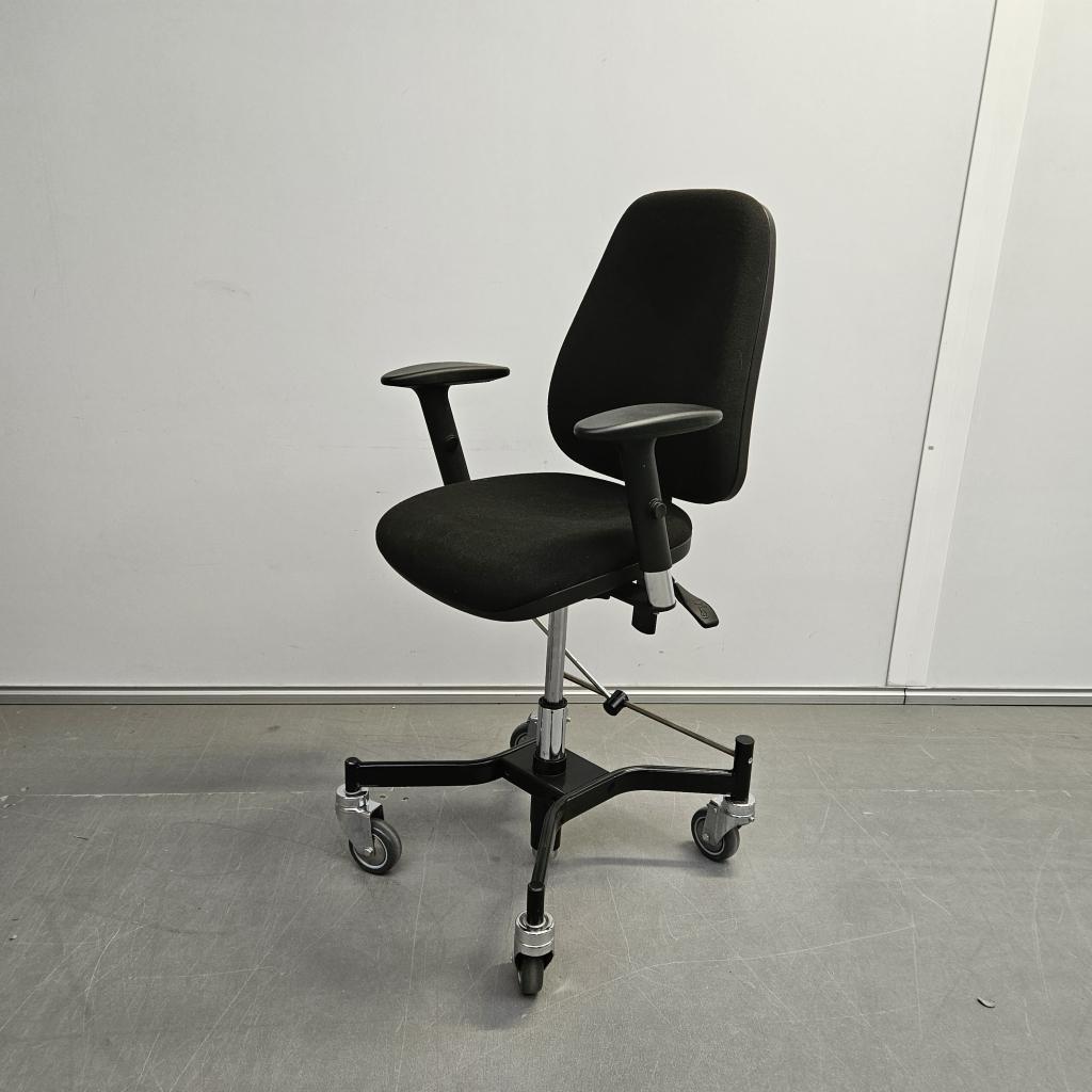 Medische trippelstoel - zwarte stof, Huis en Inrichting, Stoelen, Niet ingevuld, Gebruikt, Niet ingevuld, Niet ingevuld