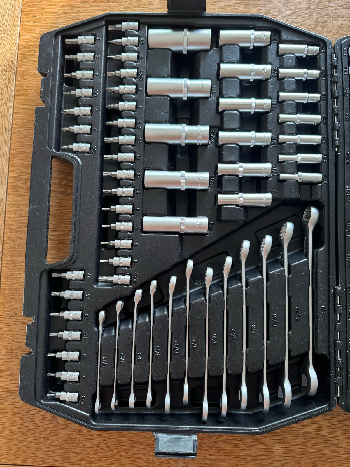 HBM Gereedschapsset 216-delig - inch : Zo goed als nieuw, Ophalen of Verzenden, Zo goed als nieuw, Gereedschapsset, Overige merken