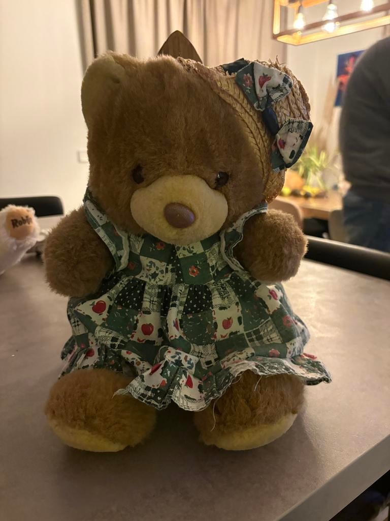Beren knuffeltje met hoed en jurk., Ophalen, Zo goed als nieuw, Stoffen beer, Overige merken