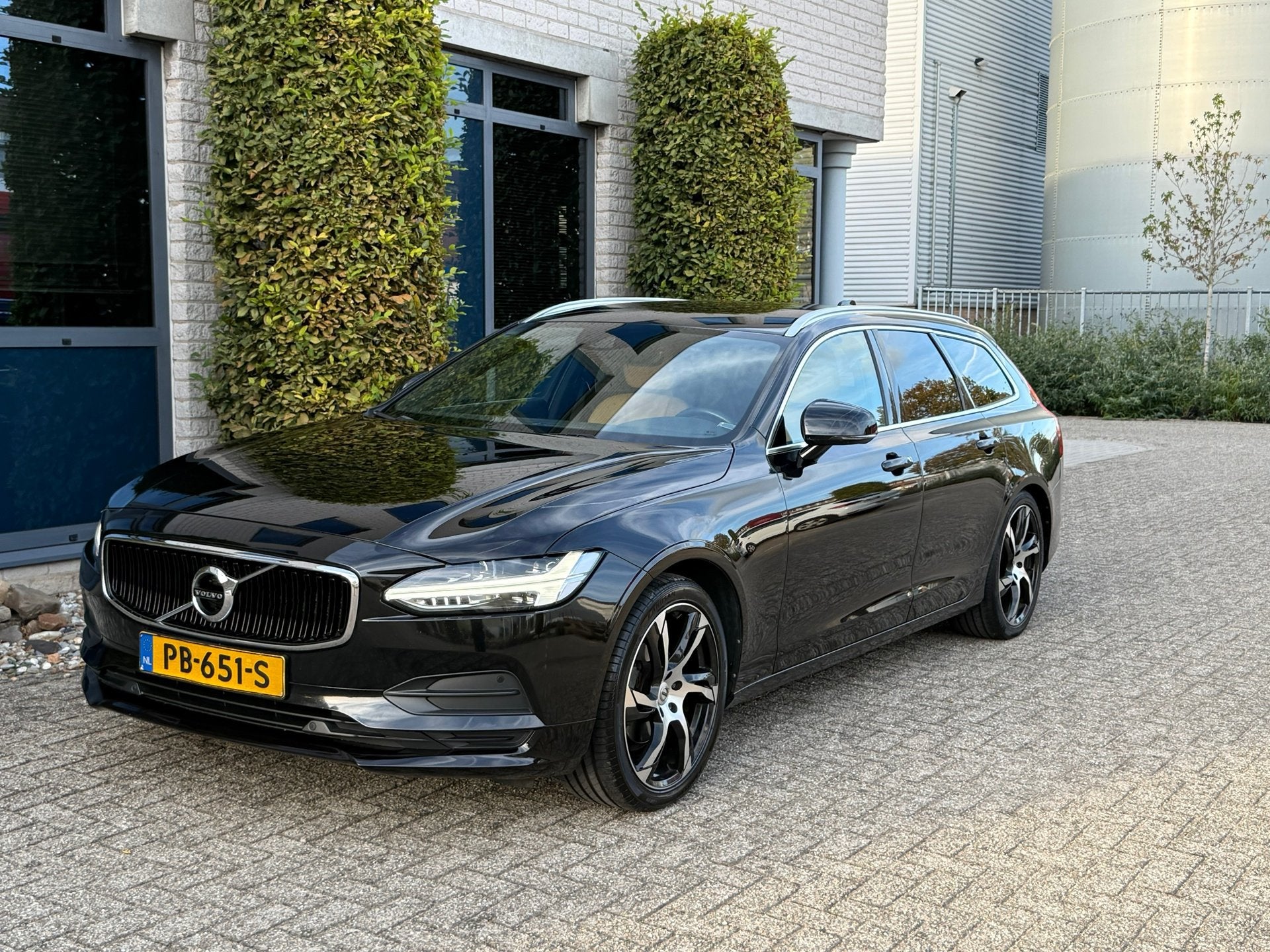 Volvo V90 2.0 D3 Momentum|AUTOMAAT|LEER|, 4 cilinders, Zwart, Diesel, 750 kg