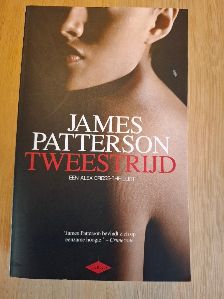 Boek: Tweestrijd, James Patterson, Ophalen of Verzenden, Zo goed als nieuw, Nederland