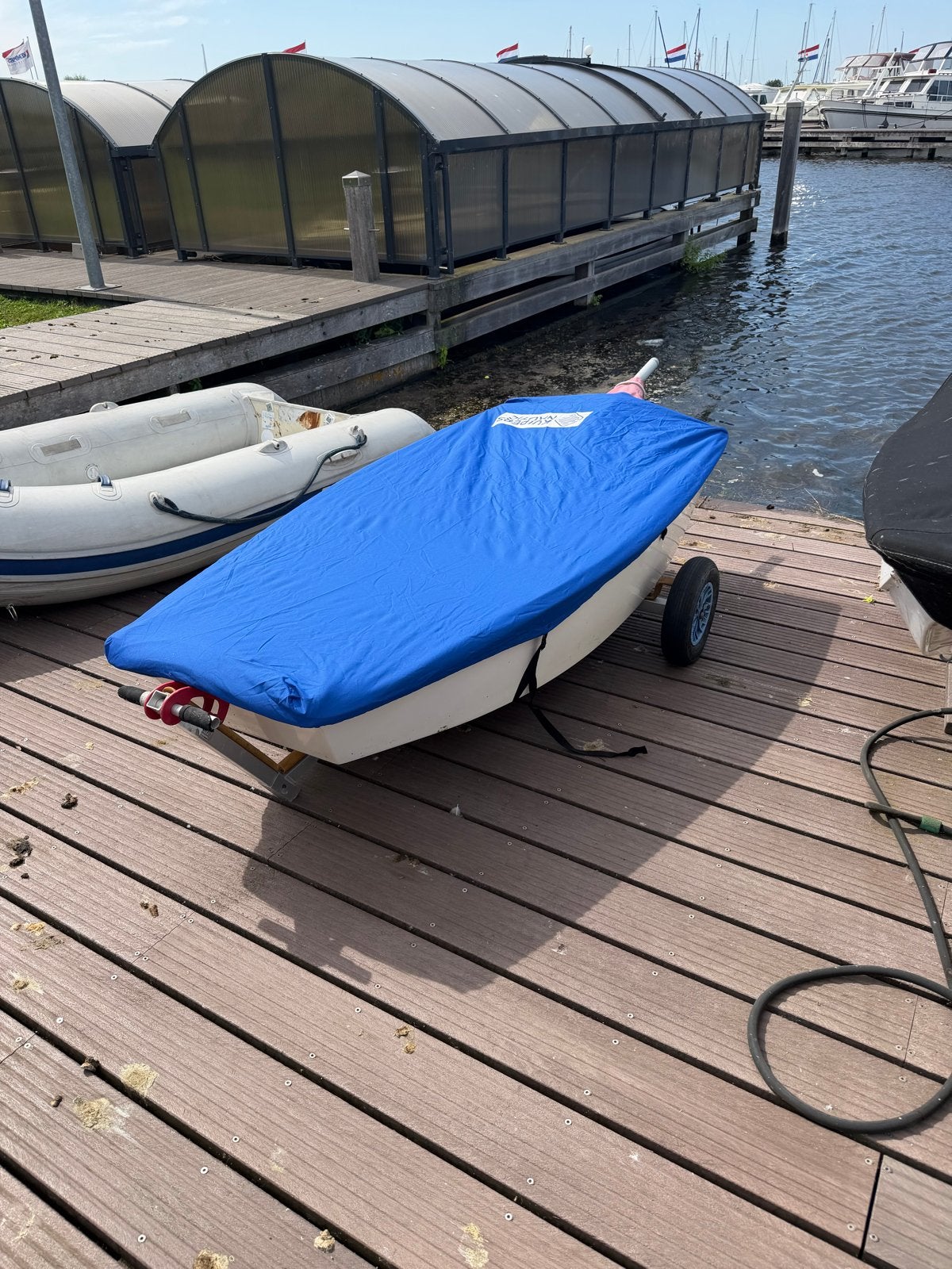 Zeer nette Optimist incl alle toebehoren, beugel met roeisp, Watersport en Boten, Open zeilboten, Optimist, Ophalen, Zo goed als nieuw