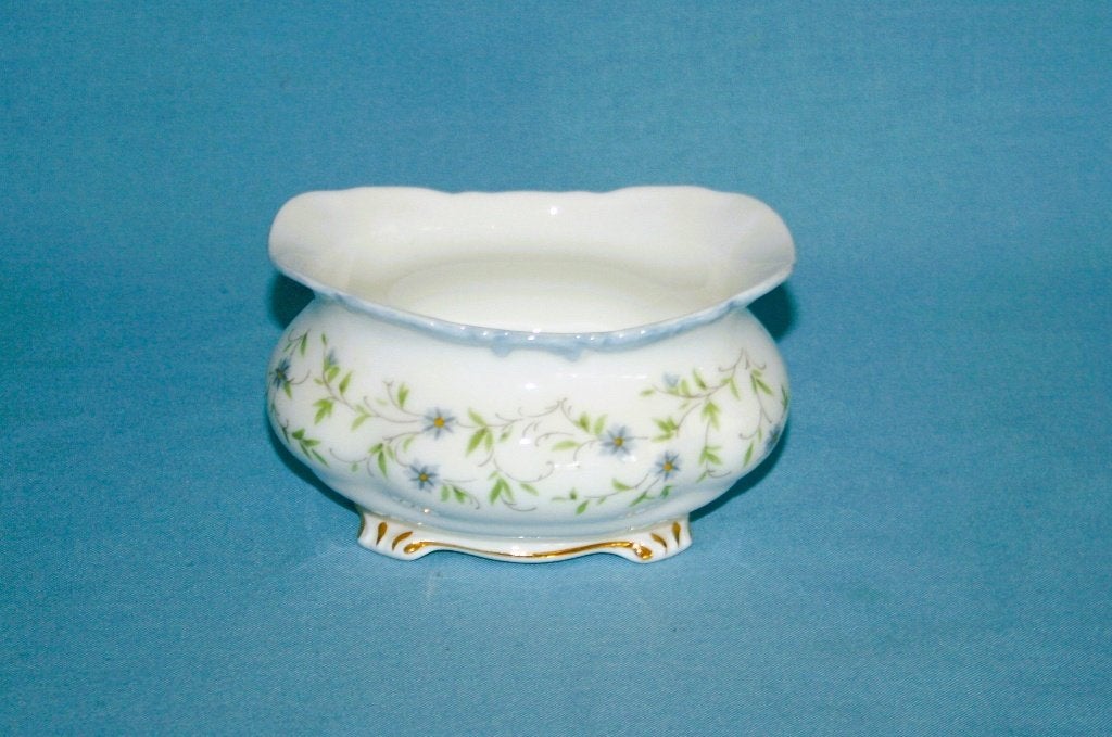 Royal Albert " Caroline " Sukerpot - H6cm x 10cm x 6.5cm, Klassiek, Nieuw, Ophalen of Verzenden, Kom(men)