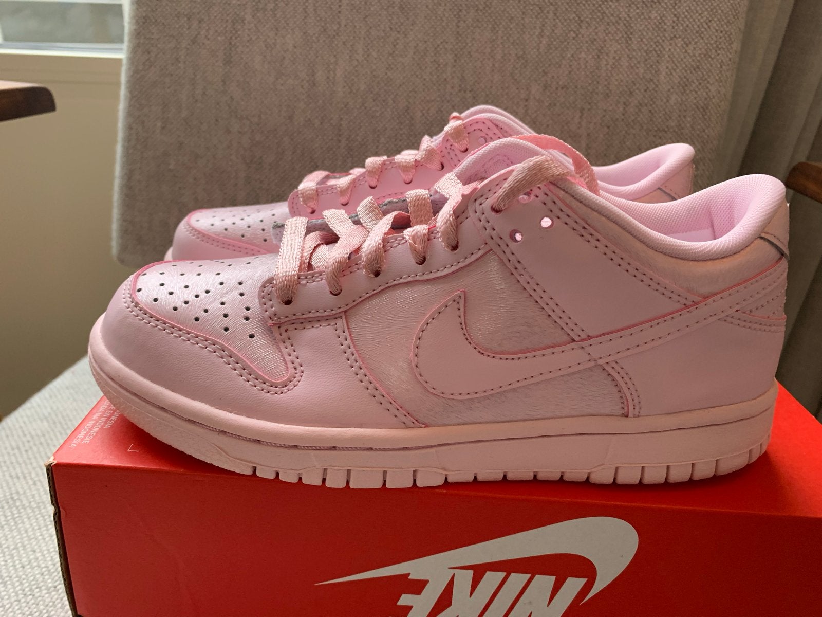 Nike Dunk Low SE (GS) Prism Pink - Maat 35.5, Kleding | Dames, Schoenen, Nieuw, Ophalen of Verzenden, Sneakers of Gympen, Roze