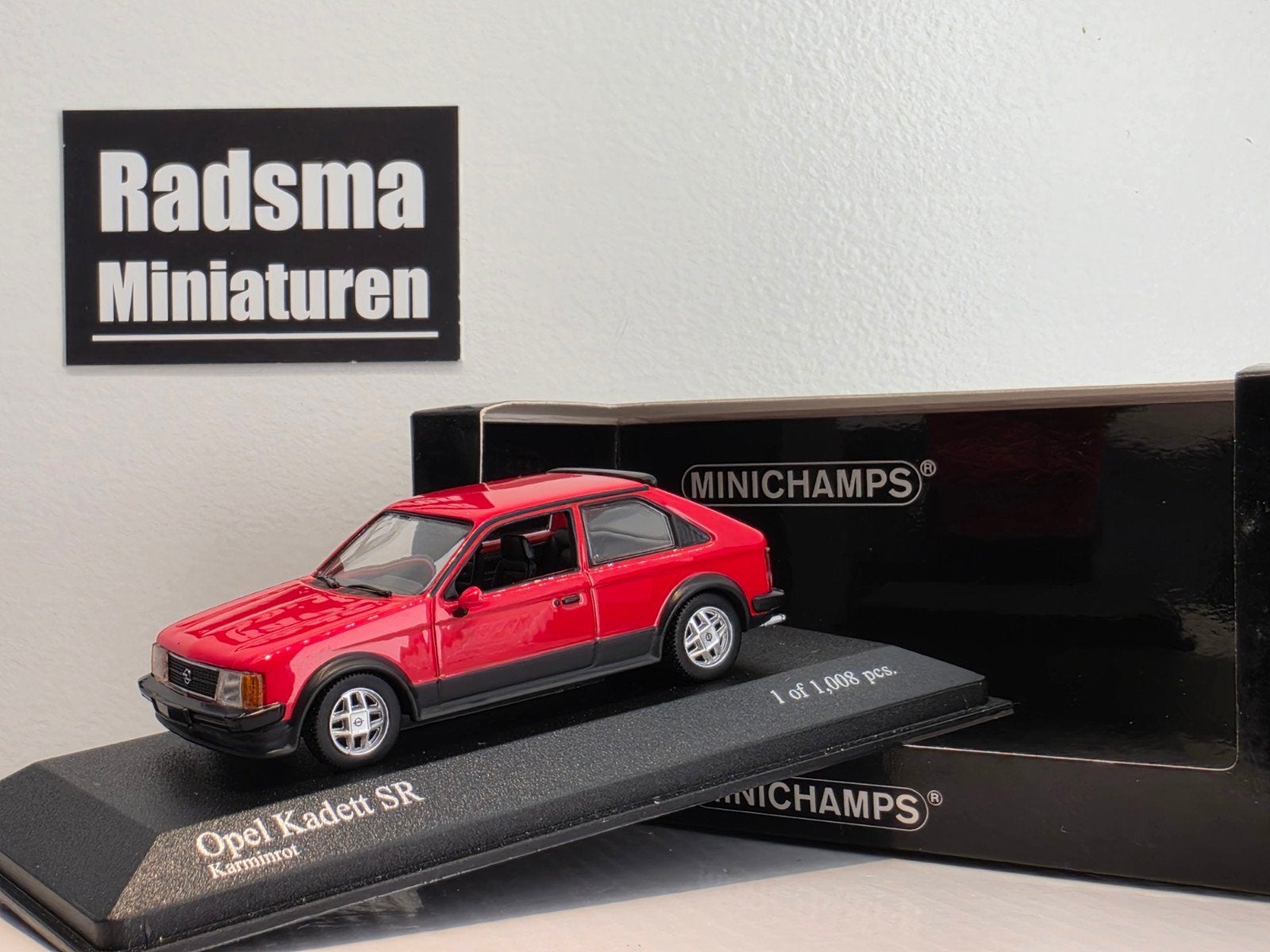 Opel kadett D SR - Rood - 1:43 Minichamps, Hobby en Vrije tijd, Modelauto's | 1:43, Auto, Ophalen of Verzenden, Zo goed als nieuw