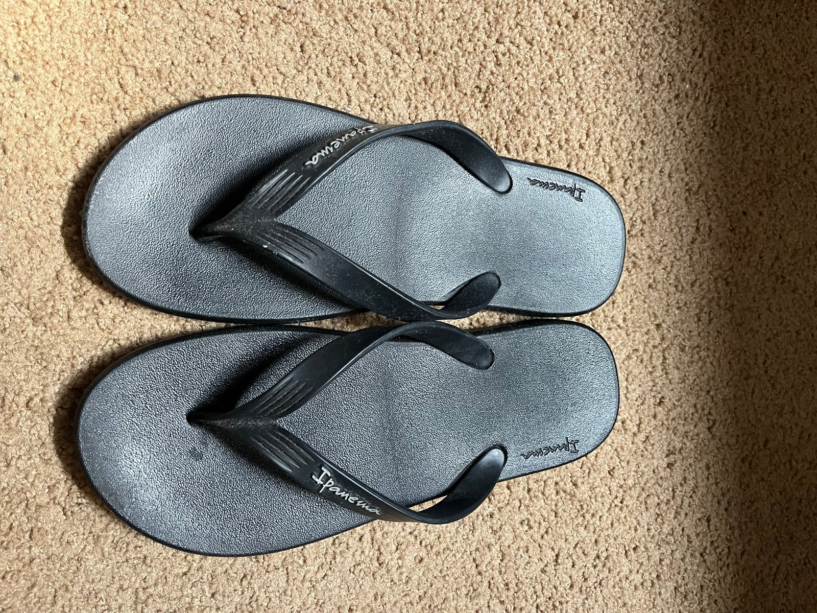 Ipanema slippers maat 43 - Comfortabele zwarte teenslippers, Ophalen of Verzenden, Zo goed als nieuw, Zwart, Slippers