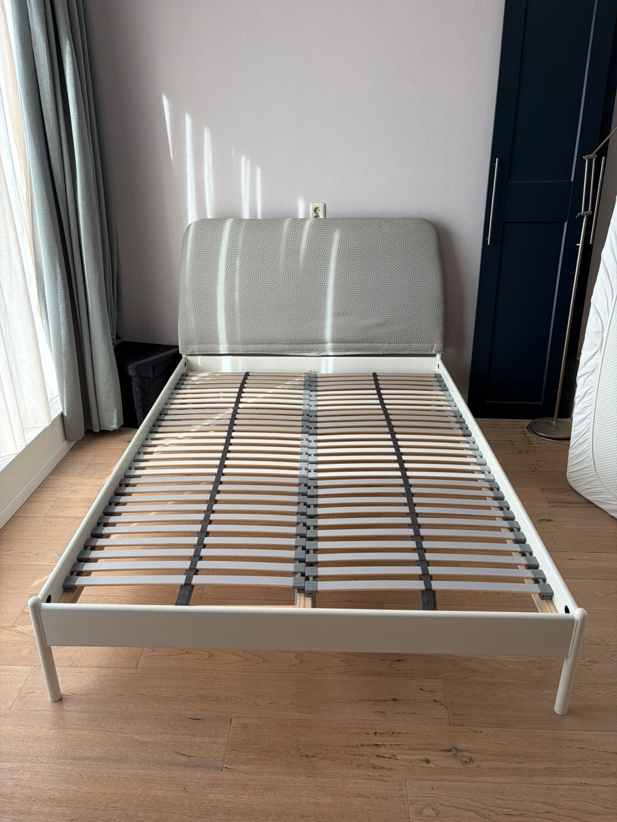 Ikea bed 140x200, Huis en Inrichting, Slaapkamer | Bedden, Ophalen, Wit, Tweepersoons, 140 cm