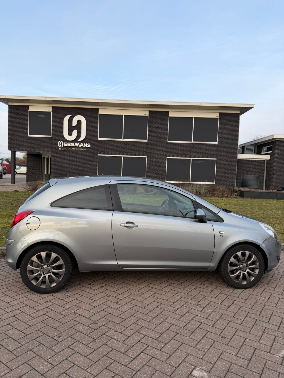 Opel Corsa 1.2 16V 3D 2010 Grijs “edition 111”, Auto's, Opel, Voorwielaandrijving, 450 kg, 40 €/maand, 1229 cc