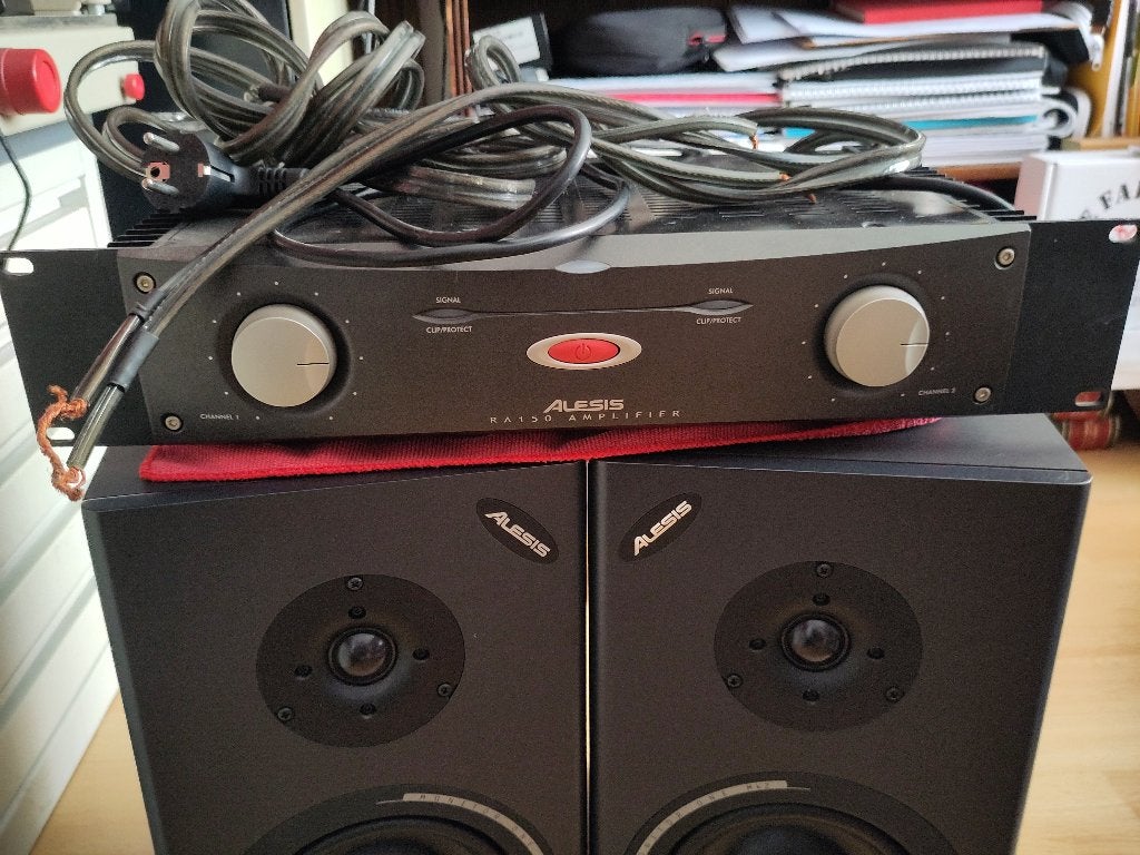 ALESIS RA 150 Studio versterker (defect), Ophalen, Gebruikt, Minder dan 500 watt, Overige typen