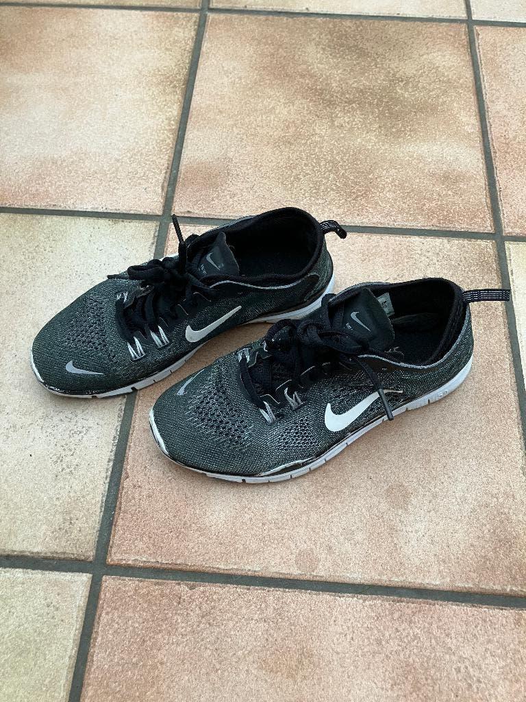 NIKE FREE, maatje 37,5, zeer flexibele zolen en heel licht!, Kinderen en Baby's, Kinderkleding | Schoenen en Sokken, Gebruikt