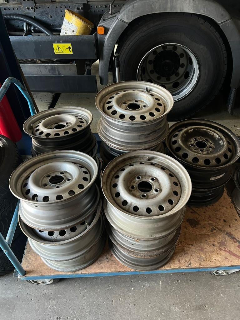 Diverse stalen velgen, Auto-onderdelen, Ophalen, Zomerbanden, Velg(en)