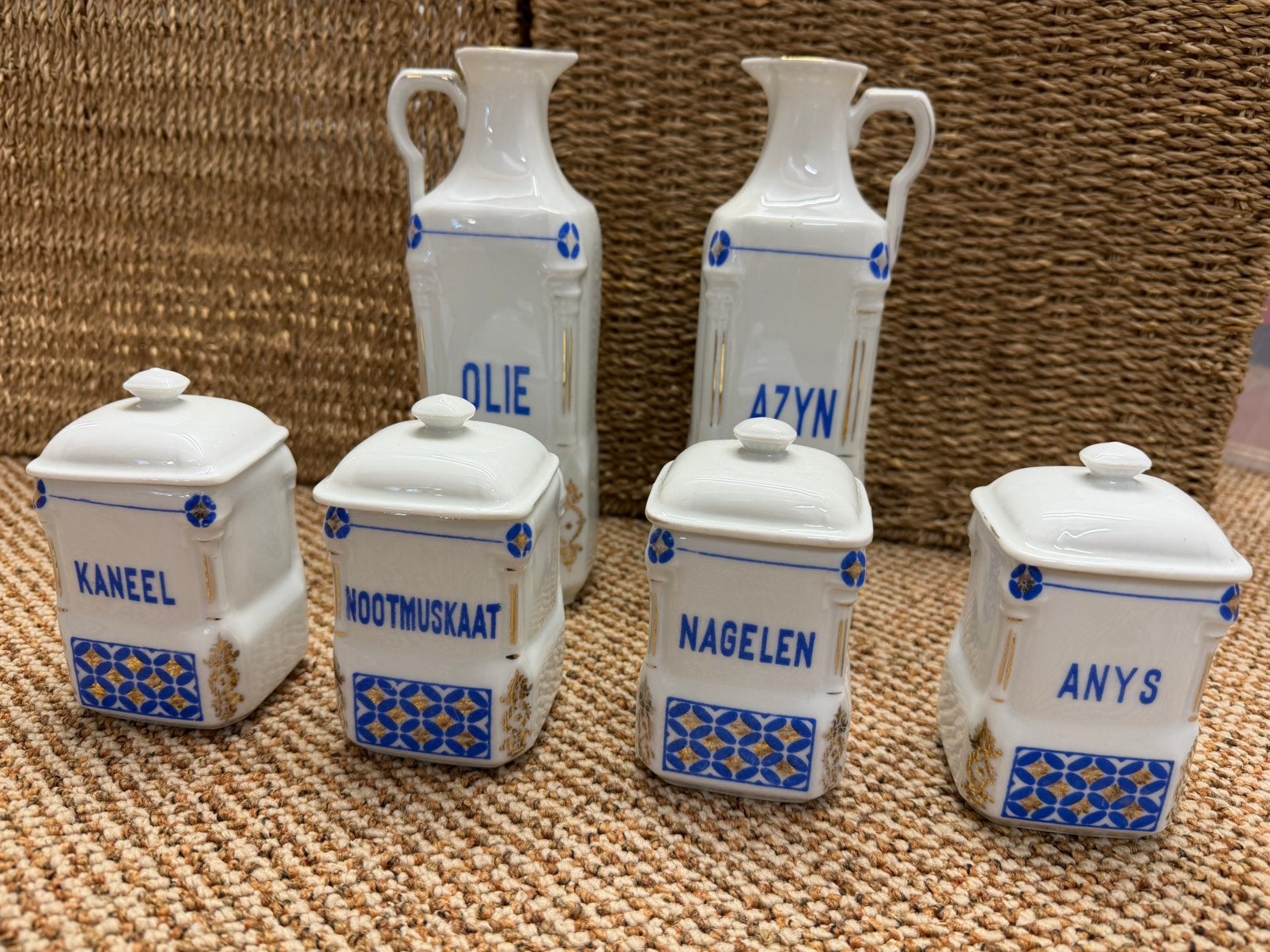 Antieke voorraadpotten, Ophalen
